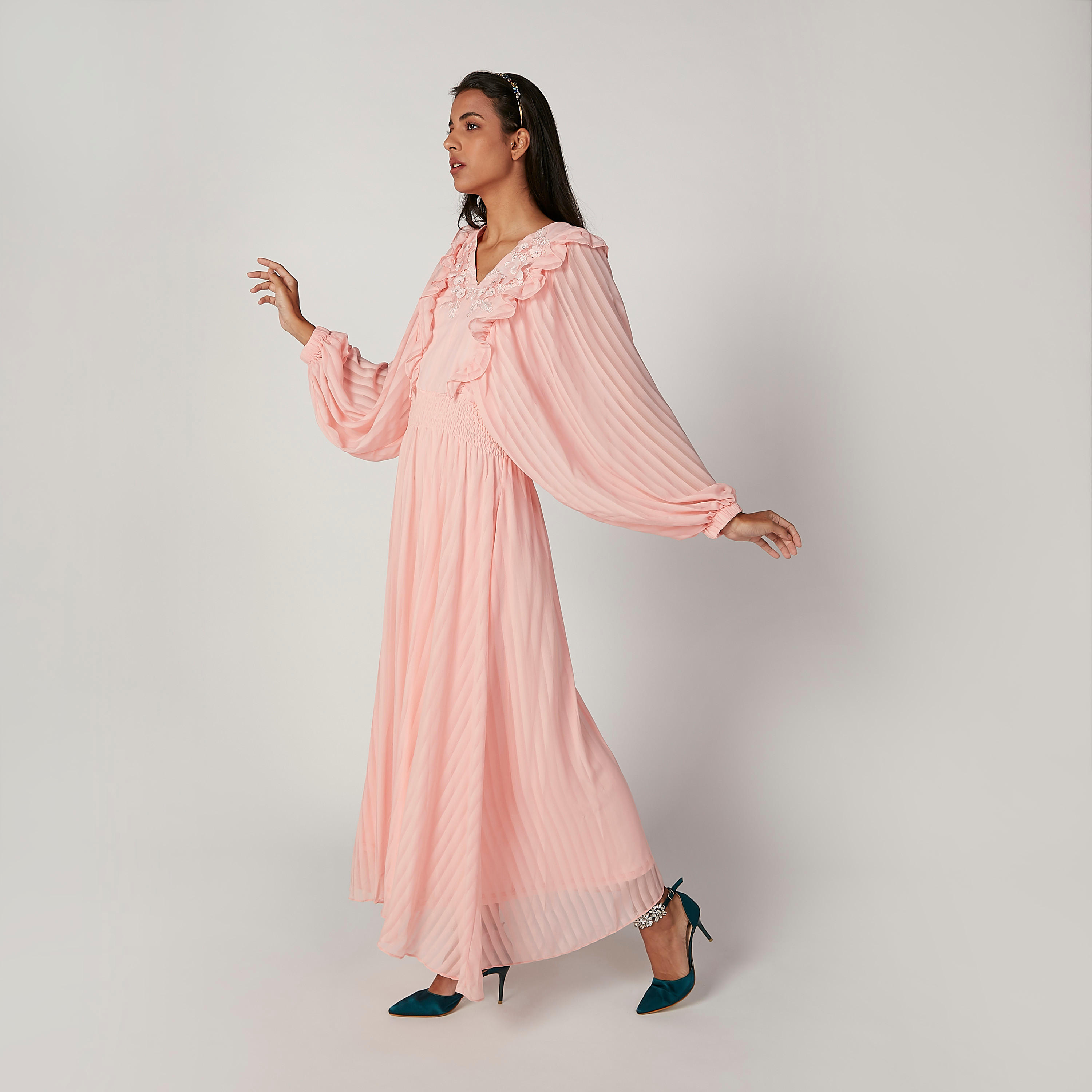 فستان طويل إيه لاين بارز الملمس بياقة V وأكمام بيشوب من آيكونيك-women-clothing-dresses-image-4