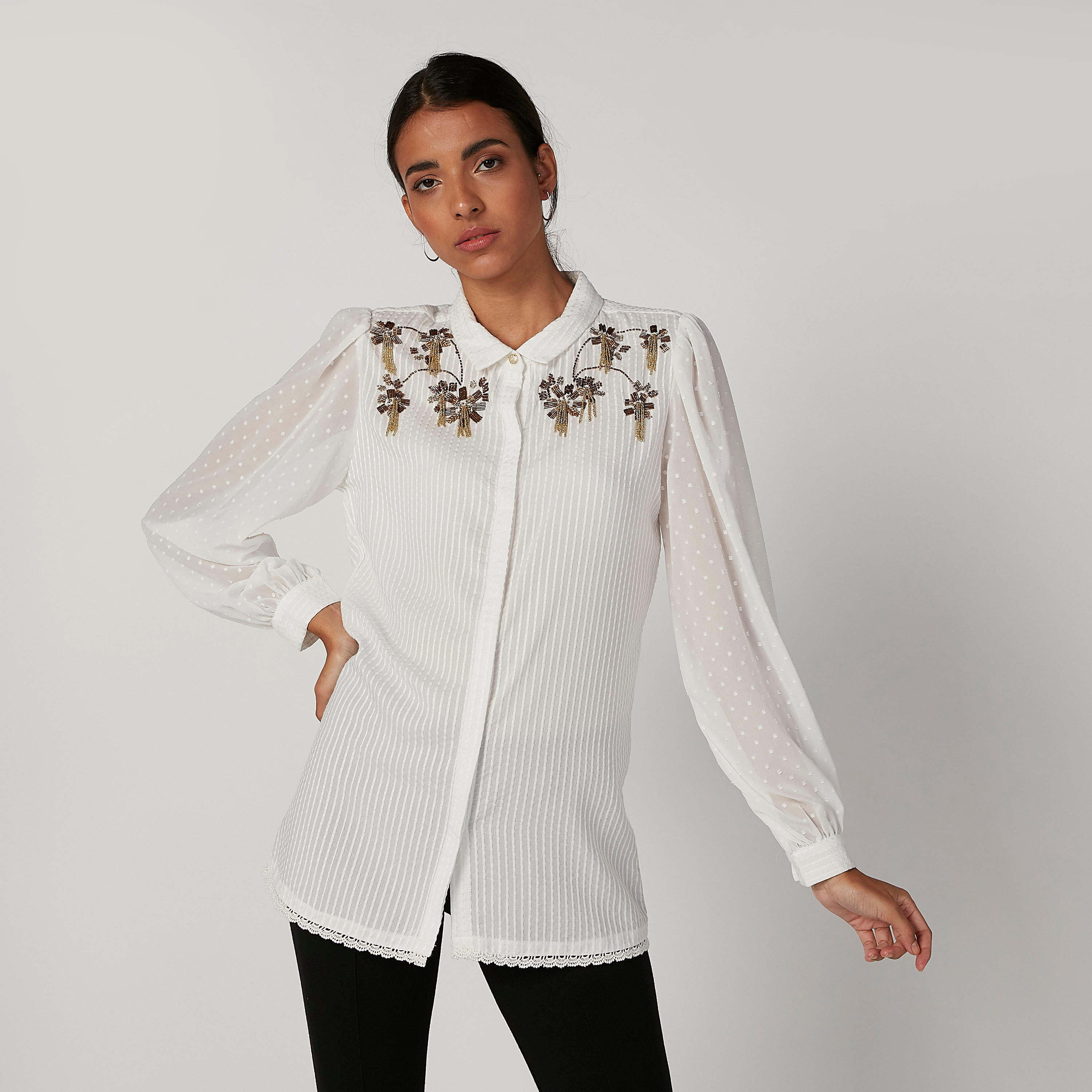 قميص مزيّن بأكمام بيشوب وياقة عاديّة من آيكونيك-women-clothing-shirtsandblouses-shirts-image-1