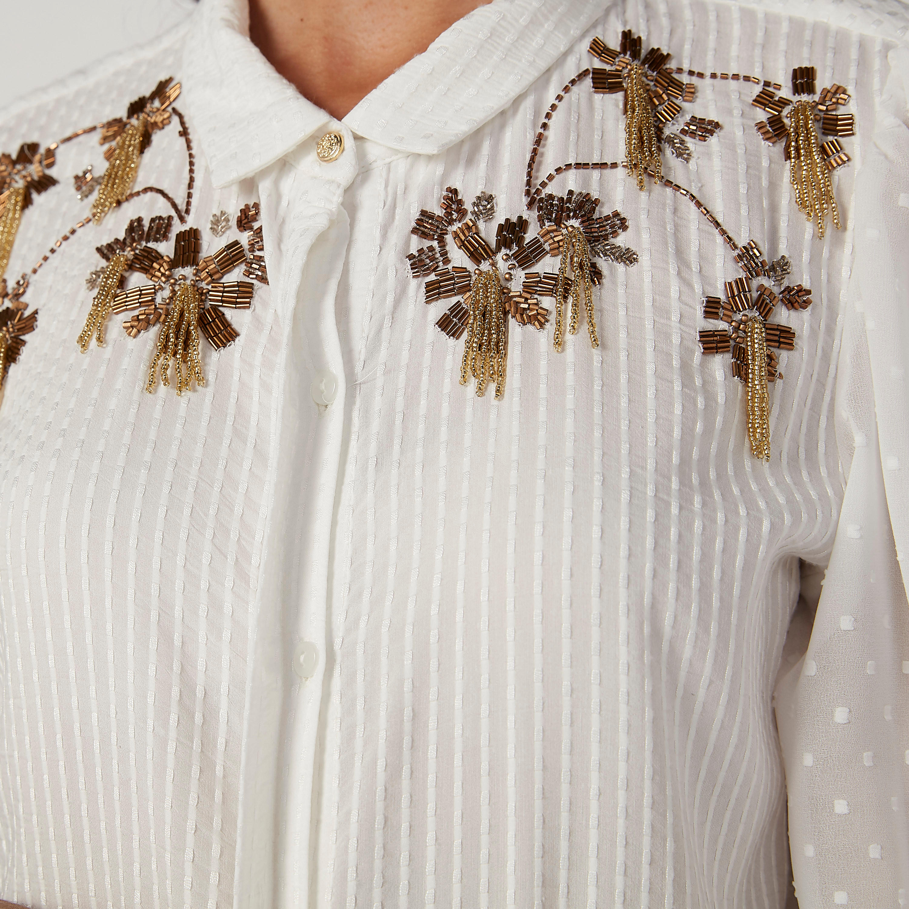 قميص مزيّن بأكمام بيشوب وياقة عاديّة من آيكونيك-women-clothing-shirtsandblouses-shirts-image-6