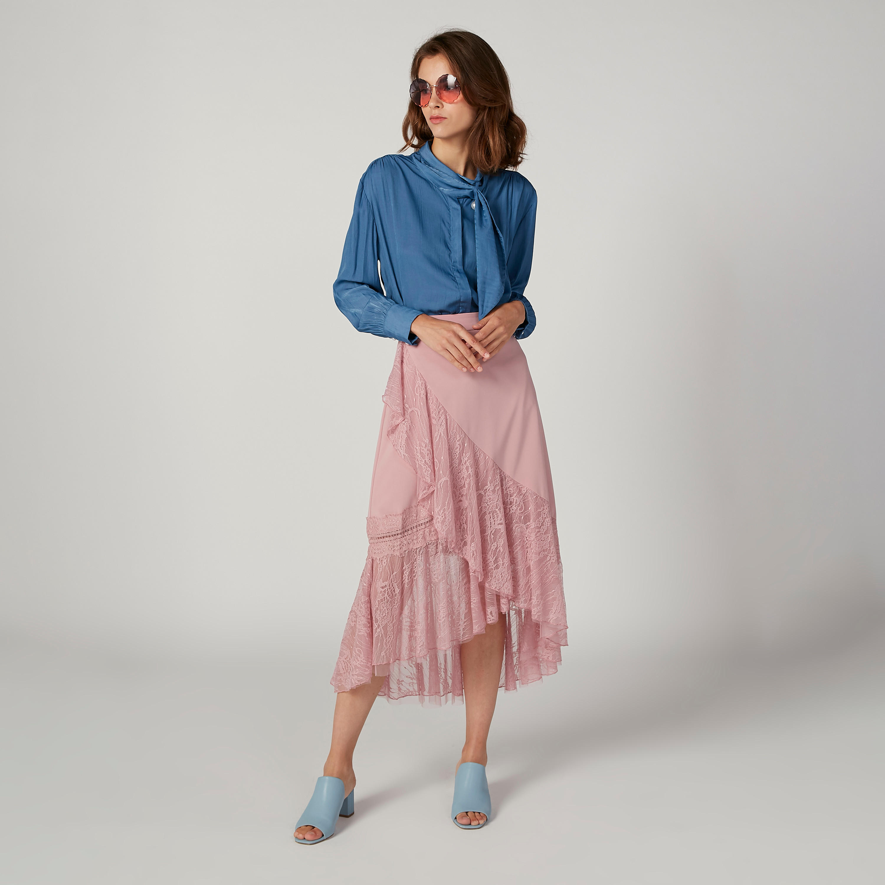 تنورة دانتيل ميدي بخصر مطّاطي وحواف غير مستوية من آيكونيك-women-clothing-bottoms-skirts-image-2