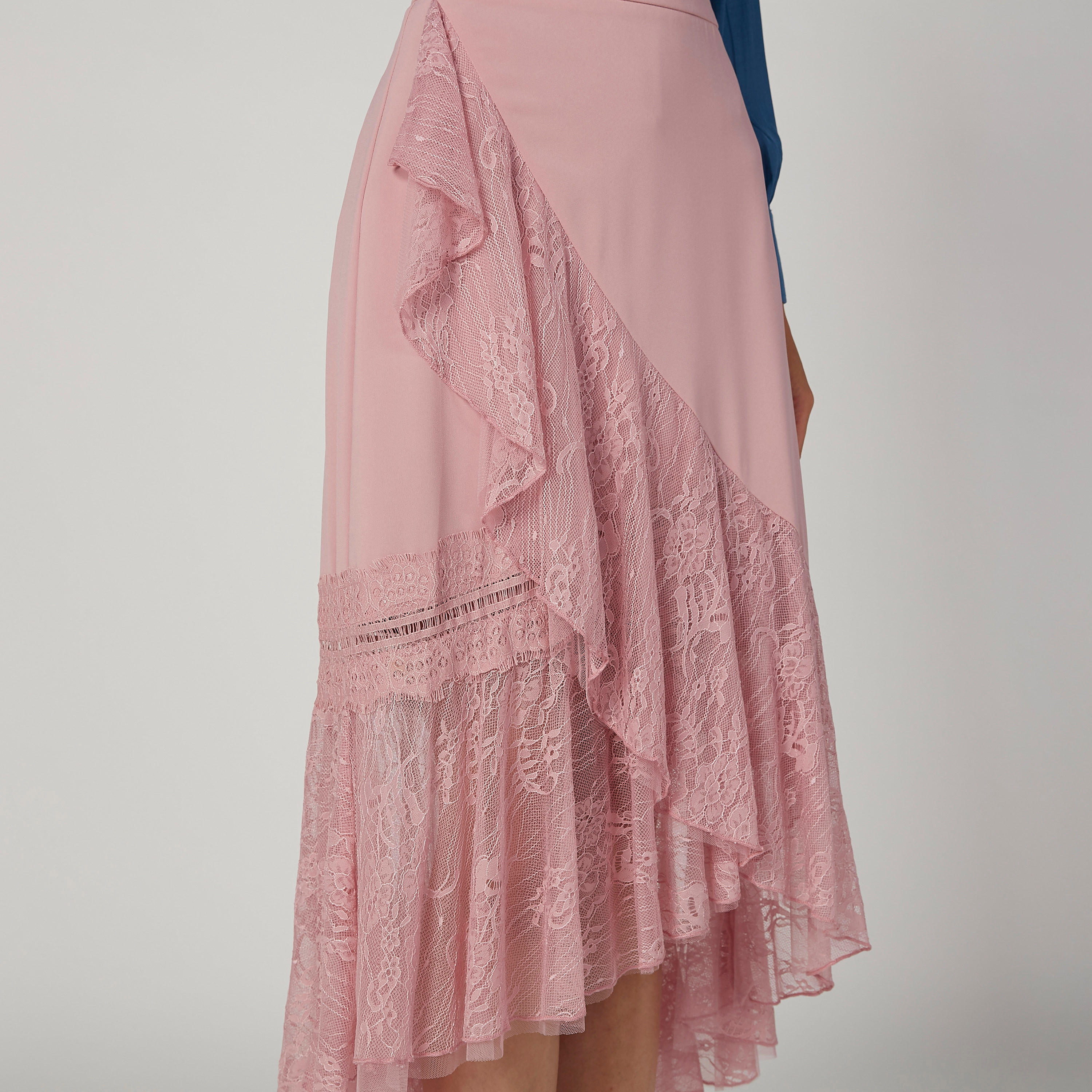 تنورة دانتيل ميدي بخصر مطّاطي وحواف غير مستوية من آيكونيك-women-clothing-bottoms-skirts-image-3