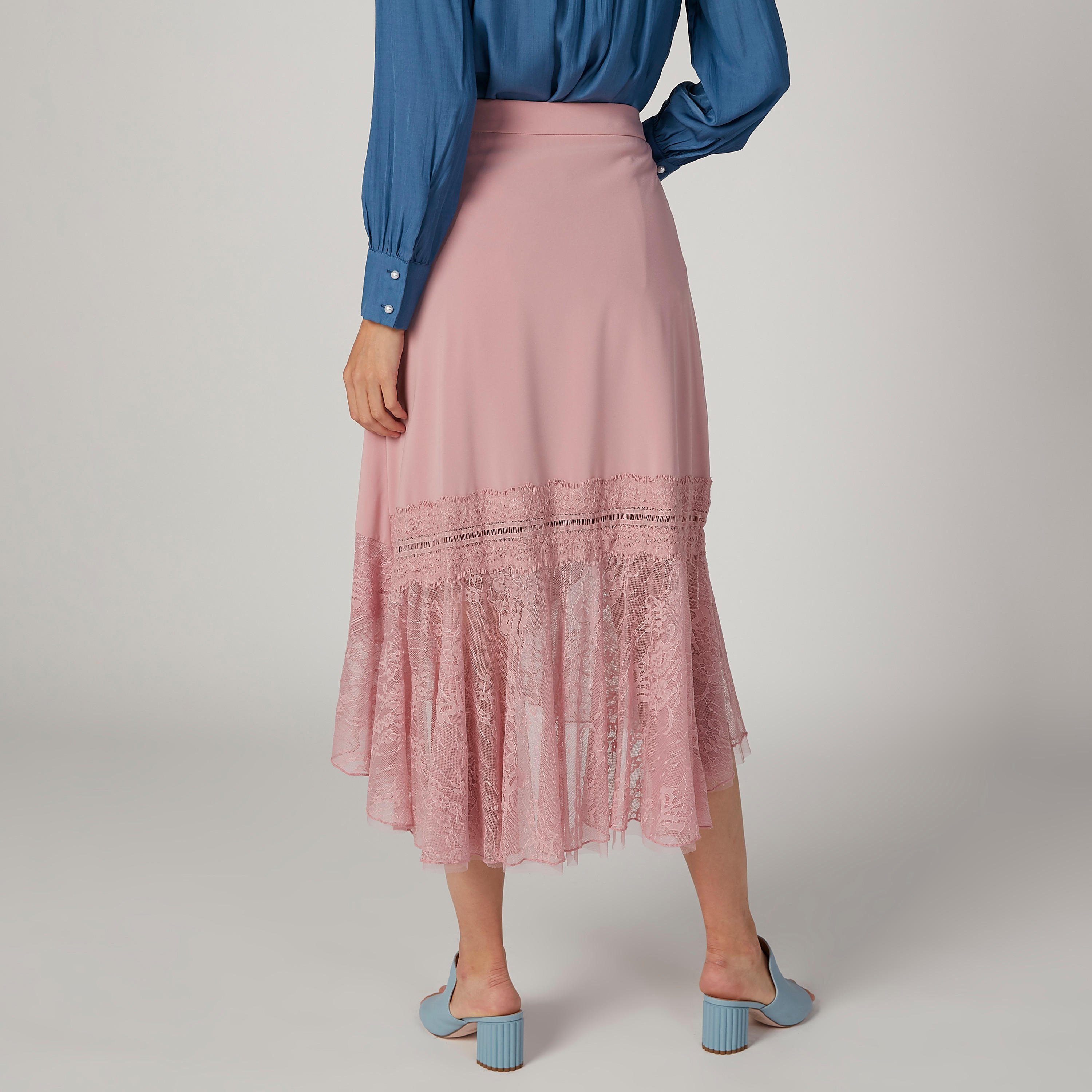 تنورة دانتيل ميدي بخصر مطّاطي وحواف غير مستوية من آيكونيك-women-clothing-bottoms-skirts-image-4