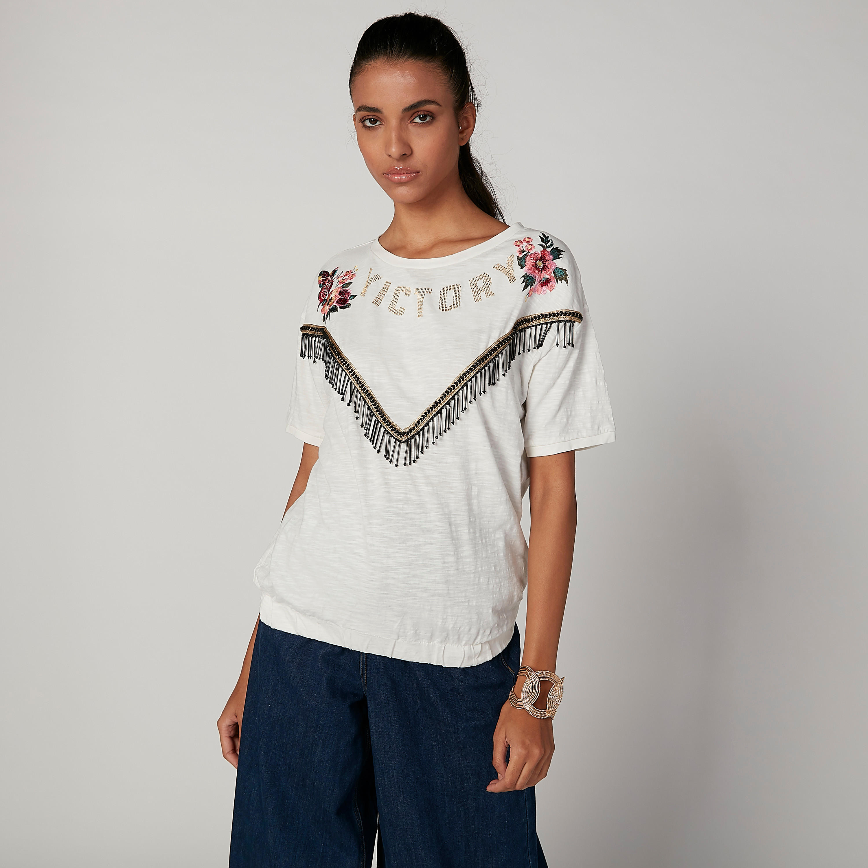 بلوزة سليم مطرّزة بياقة مستديرة وأكمام قصيرة من آيكونيك-women-clothing-shirtsandblouses-blouses-image-1