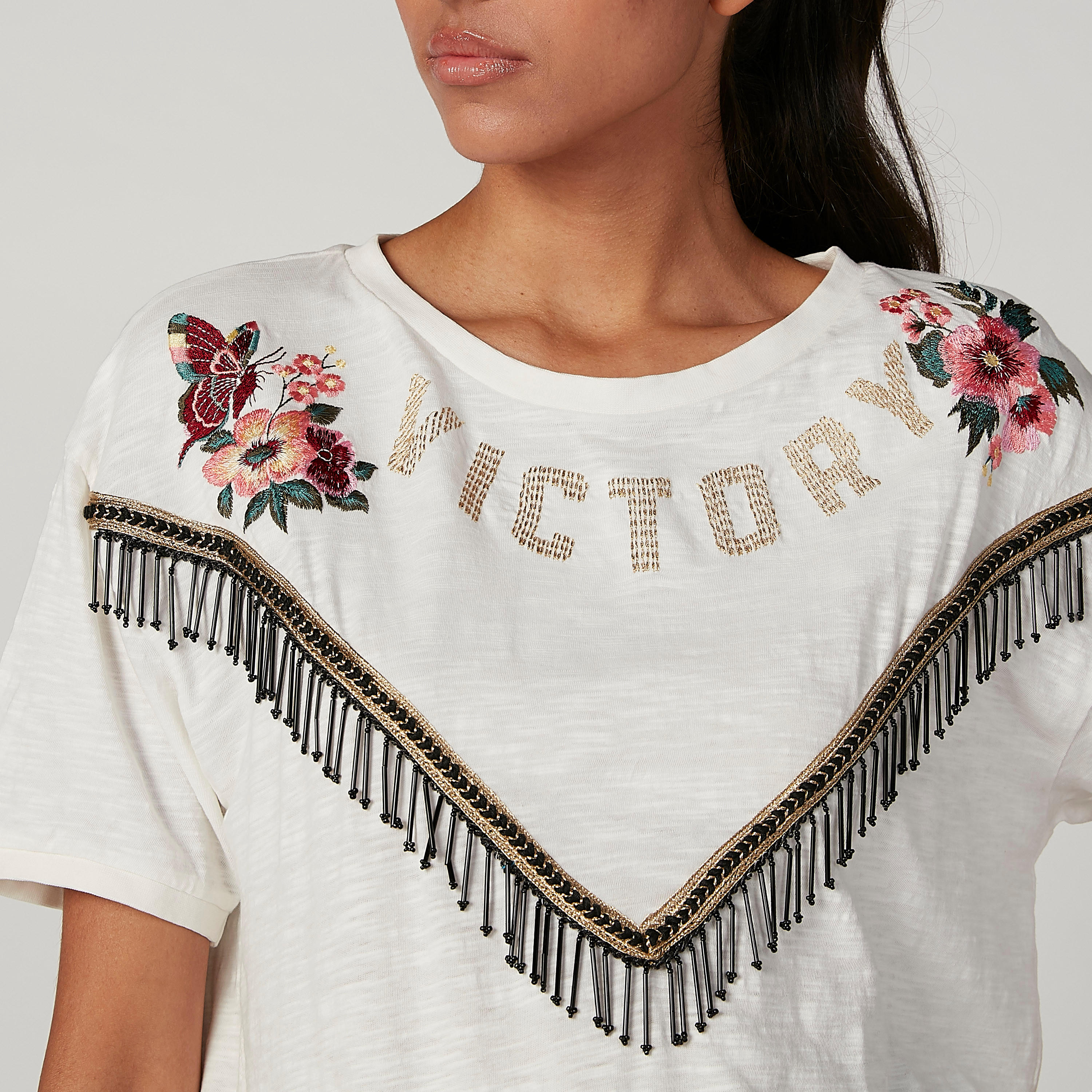 بلوزة سليم مطرّزة بياقة مستديرة وأكمام قصيرة من آيكونيك-women-clothing-shirtsandblouses-blouses-image-2