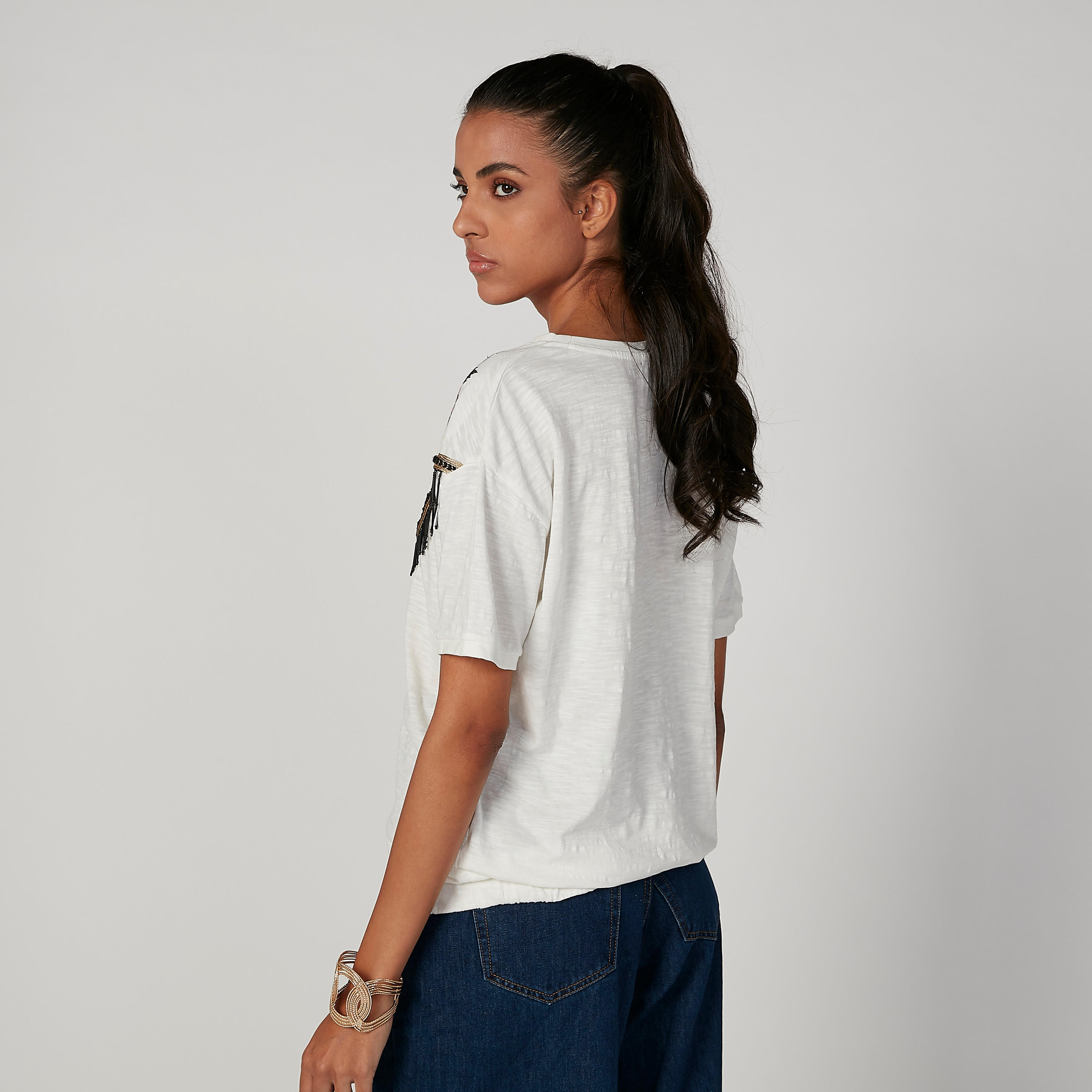 بلوزة سليم مطرّزة بياقة مستديرة وأكمام قصيرة من آيكونيك-women-clothing-shirtsandblouses-blouses-image-3
