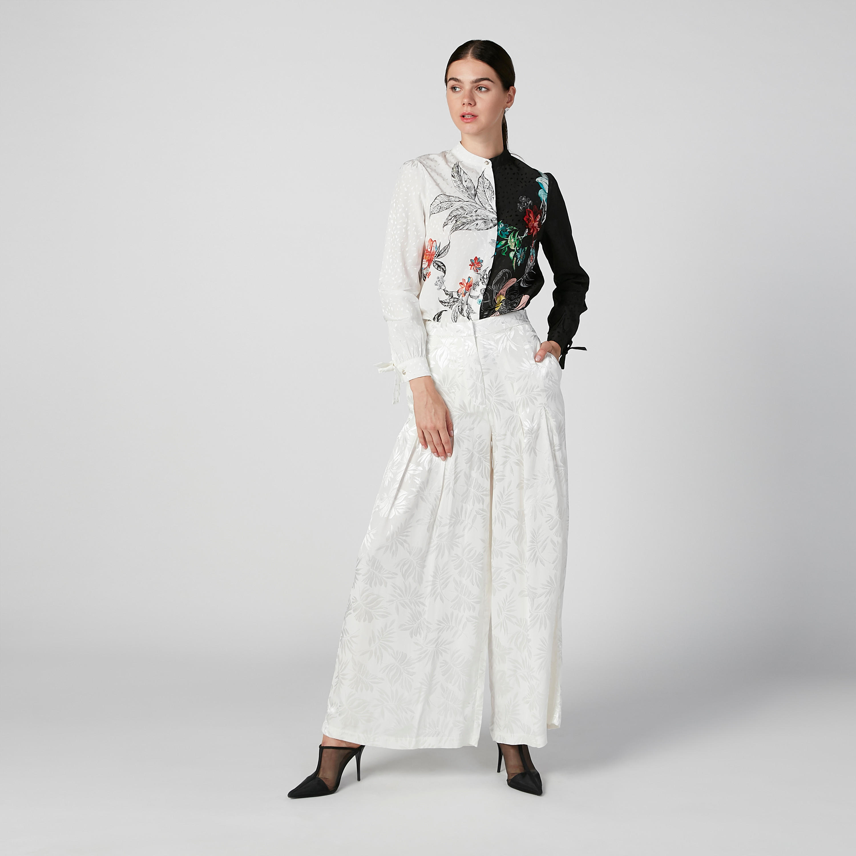 بنطلون بالازو بارز الملمس بقصّة واسعة وخصر متوسط الارتفاع وجيوب من آيكونيك-women-clothing-bottoms-trousers-image-2