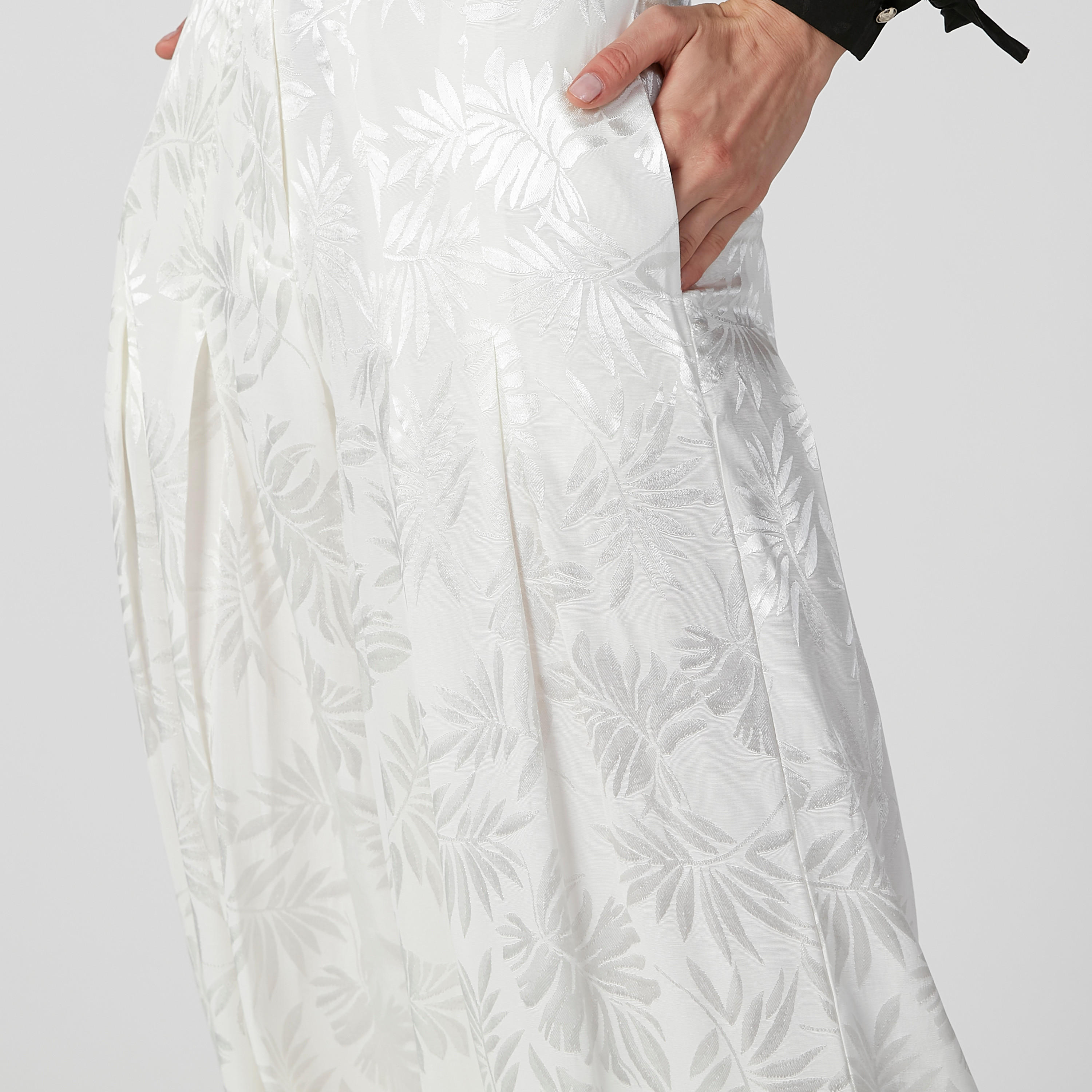بنطلون بالازو بارز الملمس بقصّة واسعة وخصر متوسط الارتفاع وجيوب من آيكونيك-women-clothing-bottoms-trousers-image-3