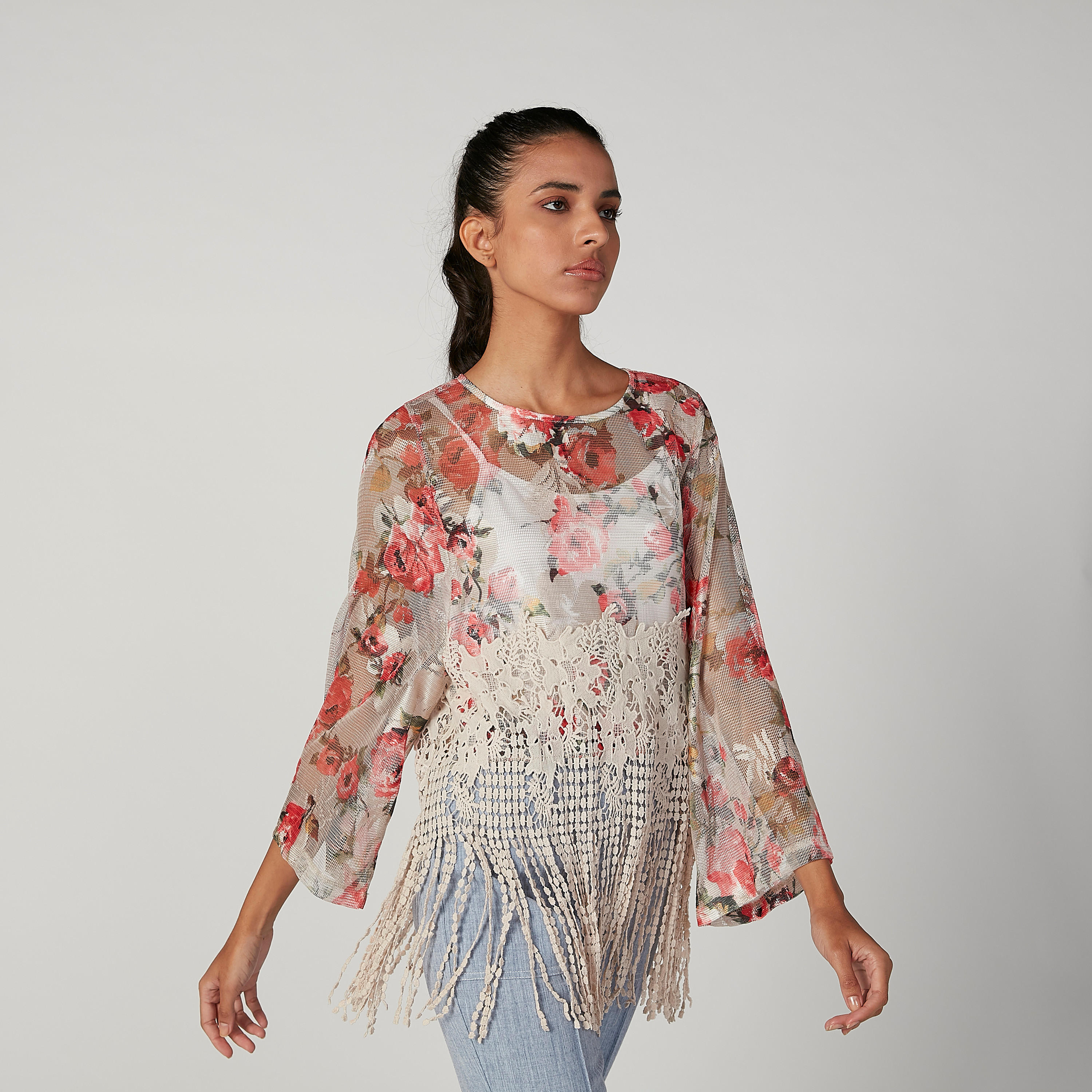 بلوزة بياقة مستديرة وأكمام طويلة وطبعات زهرية من آيكونيك-women-clothing-shirtsandblouses-blouses-image-4