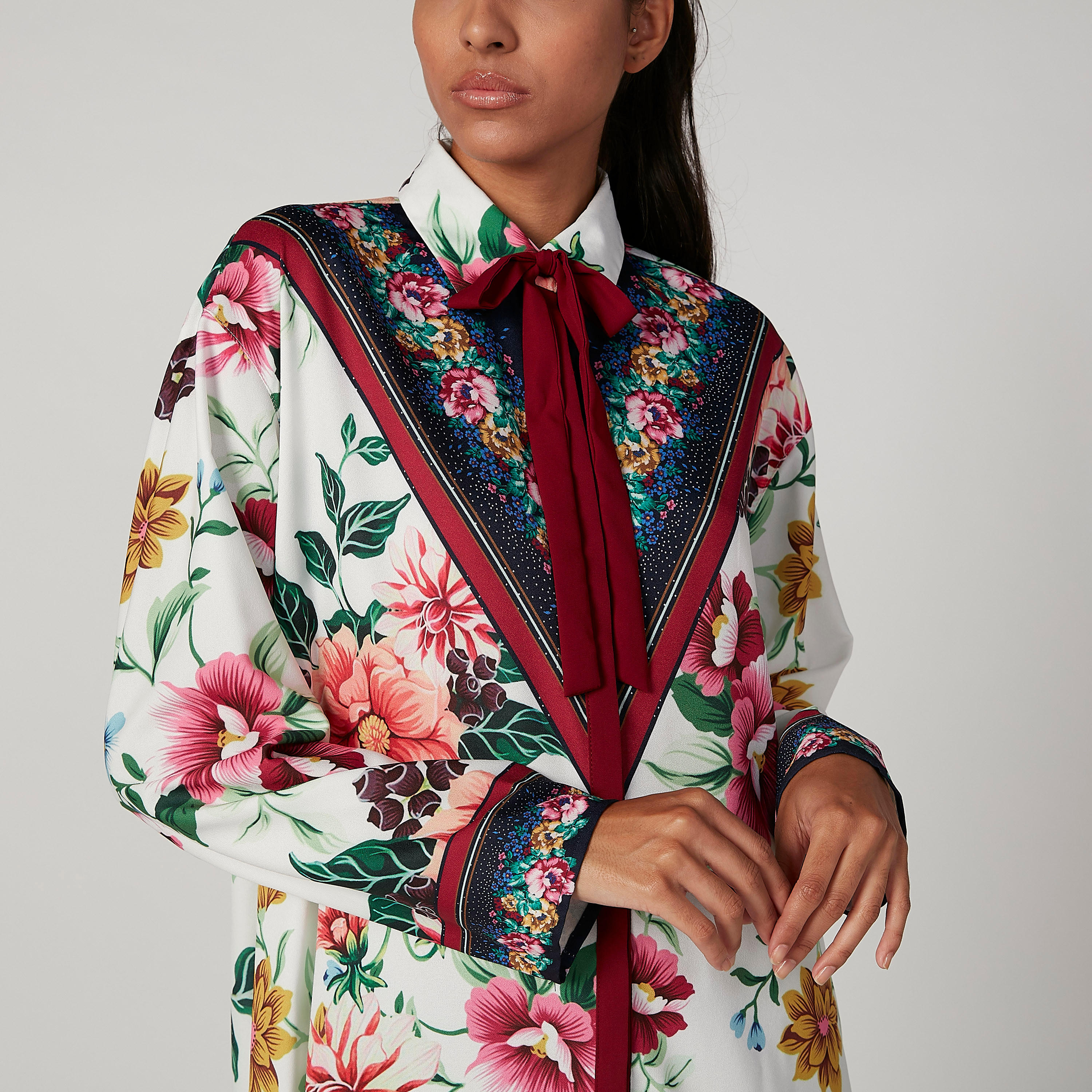 بلوزة بأكمام طويلة وفيونكة وطبعات زهرية من آيكونيك-women-clothing-shirtsandblouses-blouses-image-3