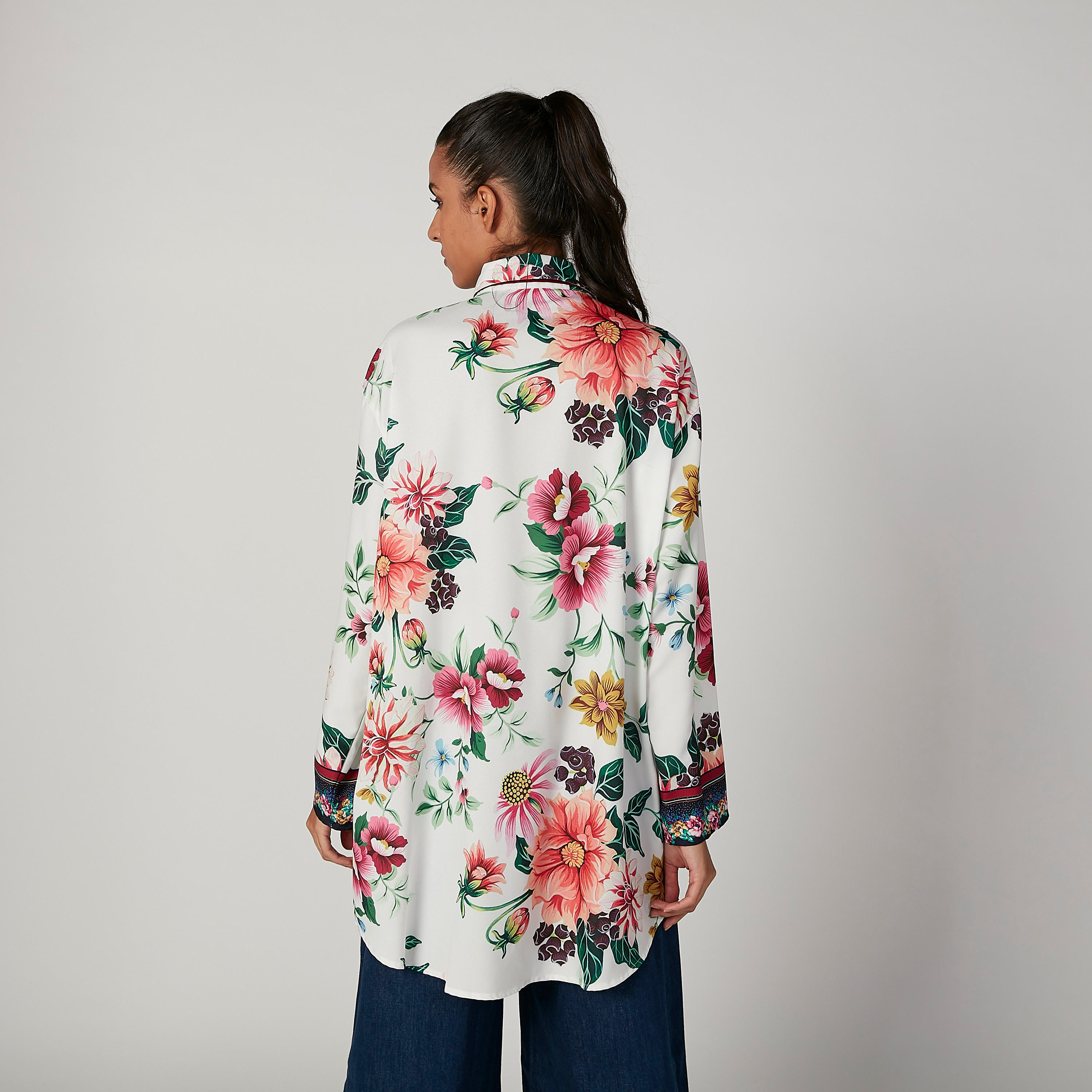 بلوزة بأكمام طويلة وفيونكة وطبعات زهرية من آيكونيك-women-clothing-shirtsandblouses-blouses-image-4