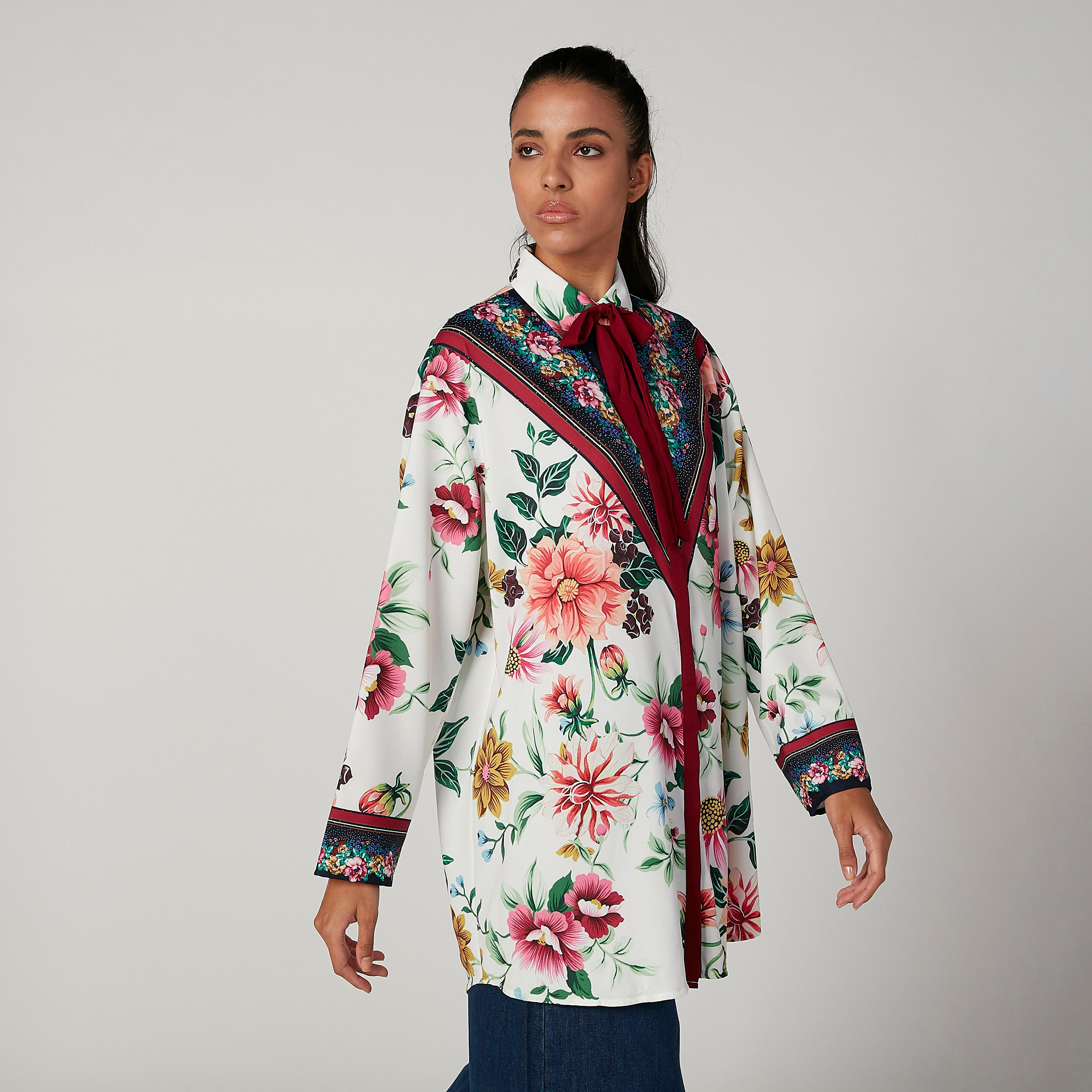 بلوزة بأكمام طويلة وفيونكة وطبعات زهرية من آيكونيك-women-clothing-shirtsandblouses-blouses-image-5
