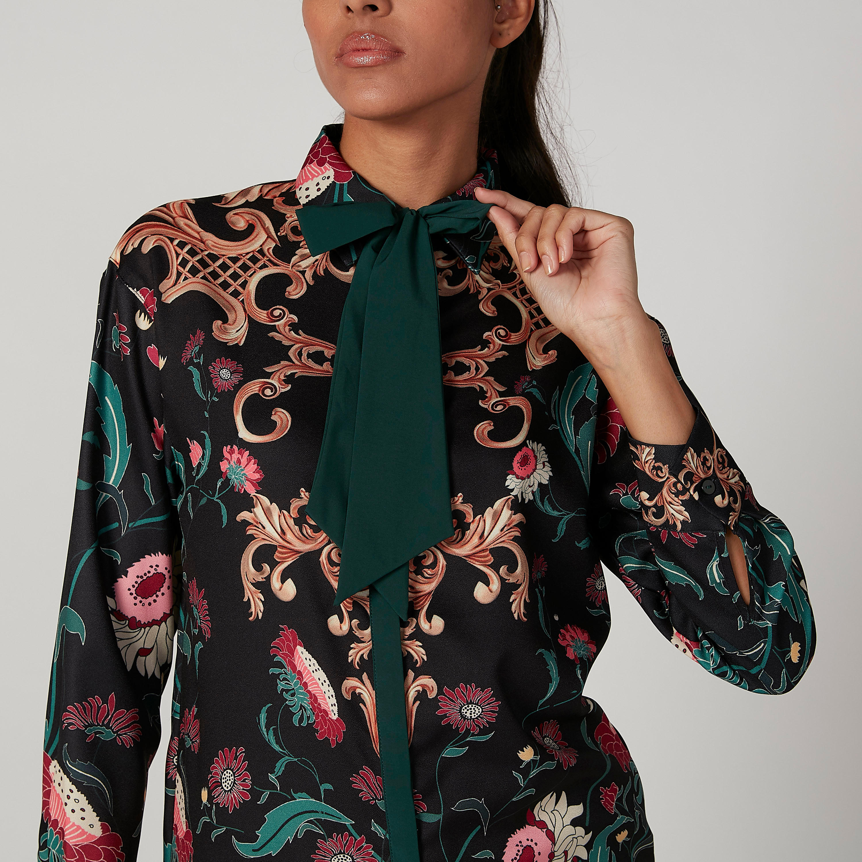 بلوزة بأكمام طويلة وفيونكة وطبعات زهرية من آيكونيك-women-clothing-shirtsandblouses-blouses-image-3