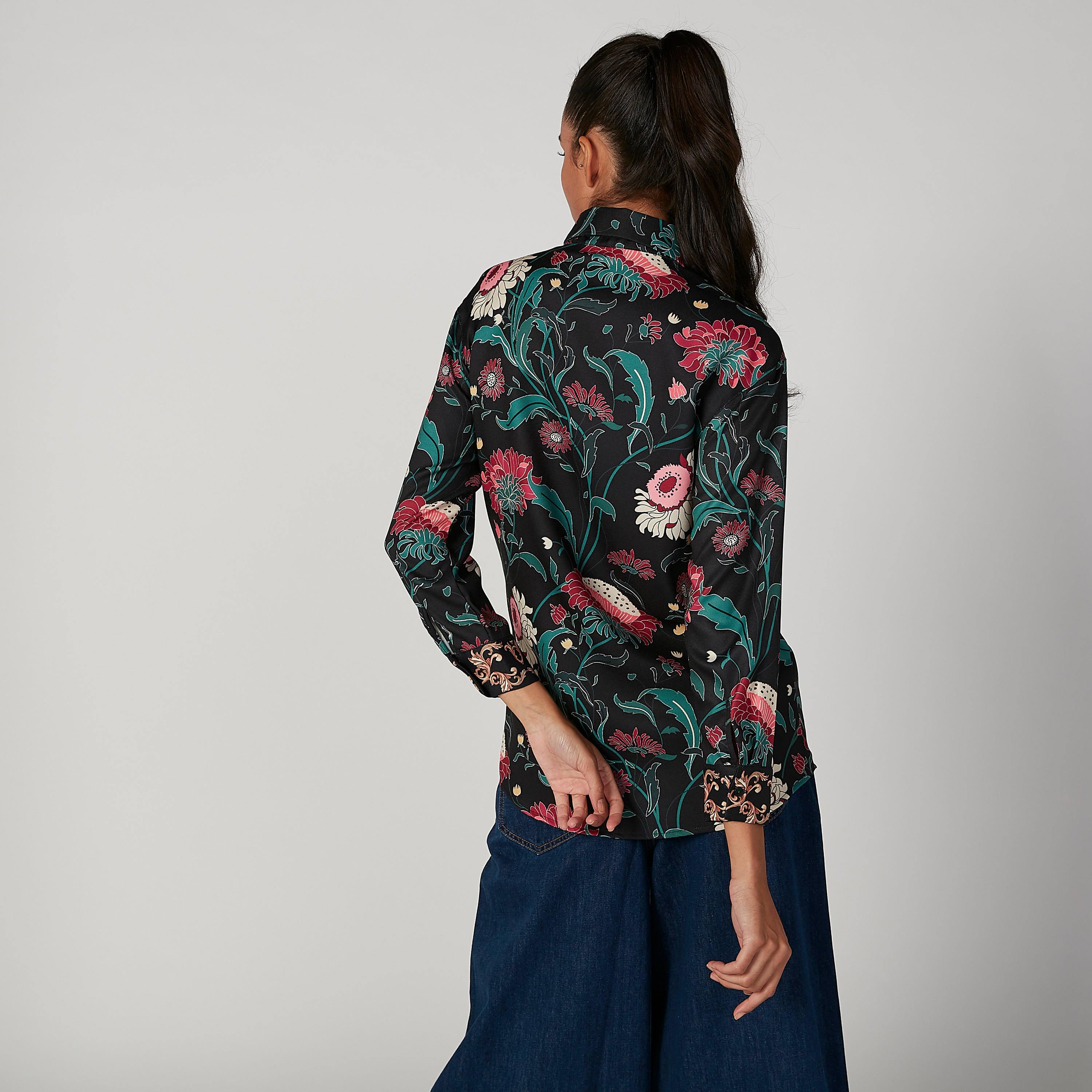 بلوزة بأكمام طويلة وفيونكة وطبعات زهرية من آيكونيك-women-clothing-shirtsandblouses-blouses-image-4