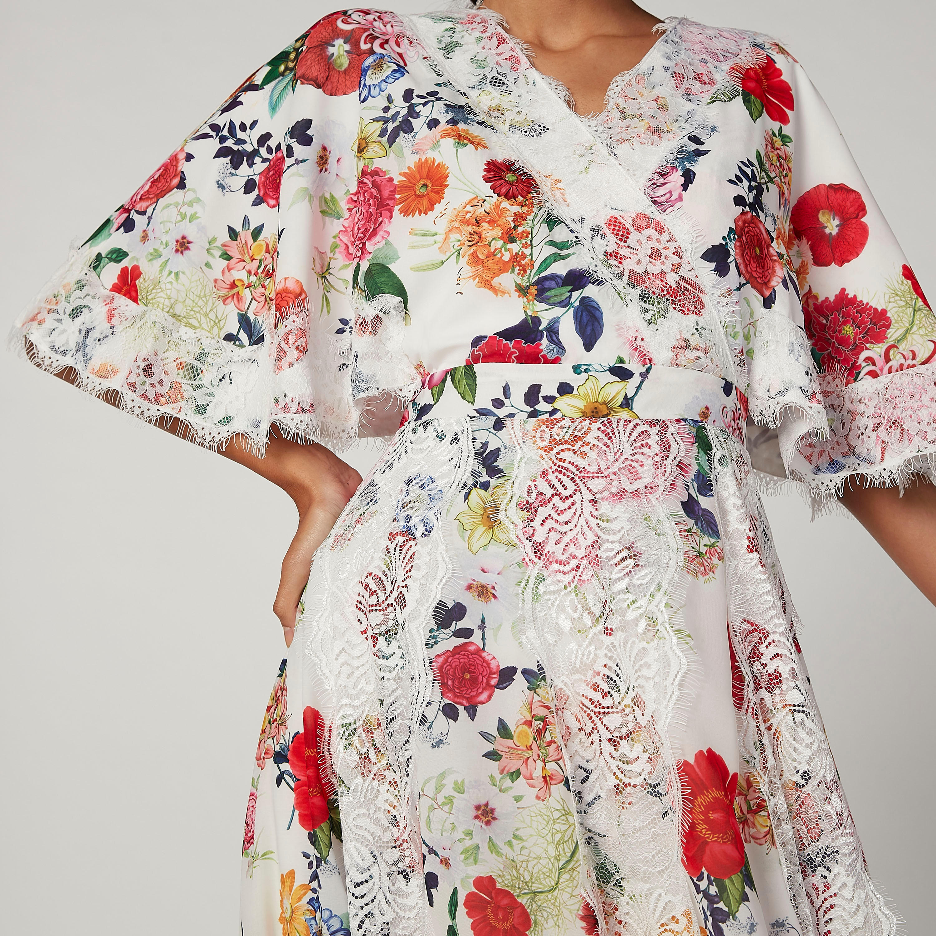 فستان طويل إيه لاين بياقة V وأكمام واسعة وطبعات من آيكونيك-women-clothing-dresses-image-2