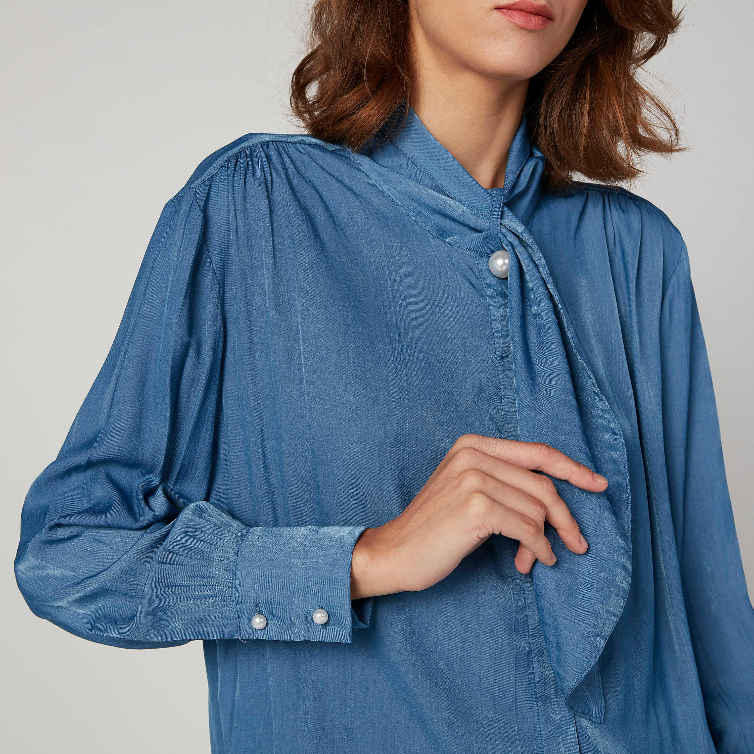 قميص سادة بأكمام طويلة مع ربطة عنق من آيكونيك-women-clothing-shirtsandblouses-shirts-image-2