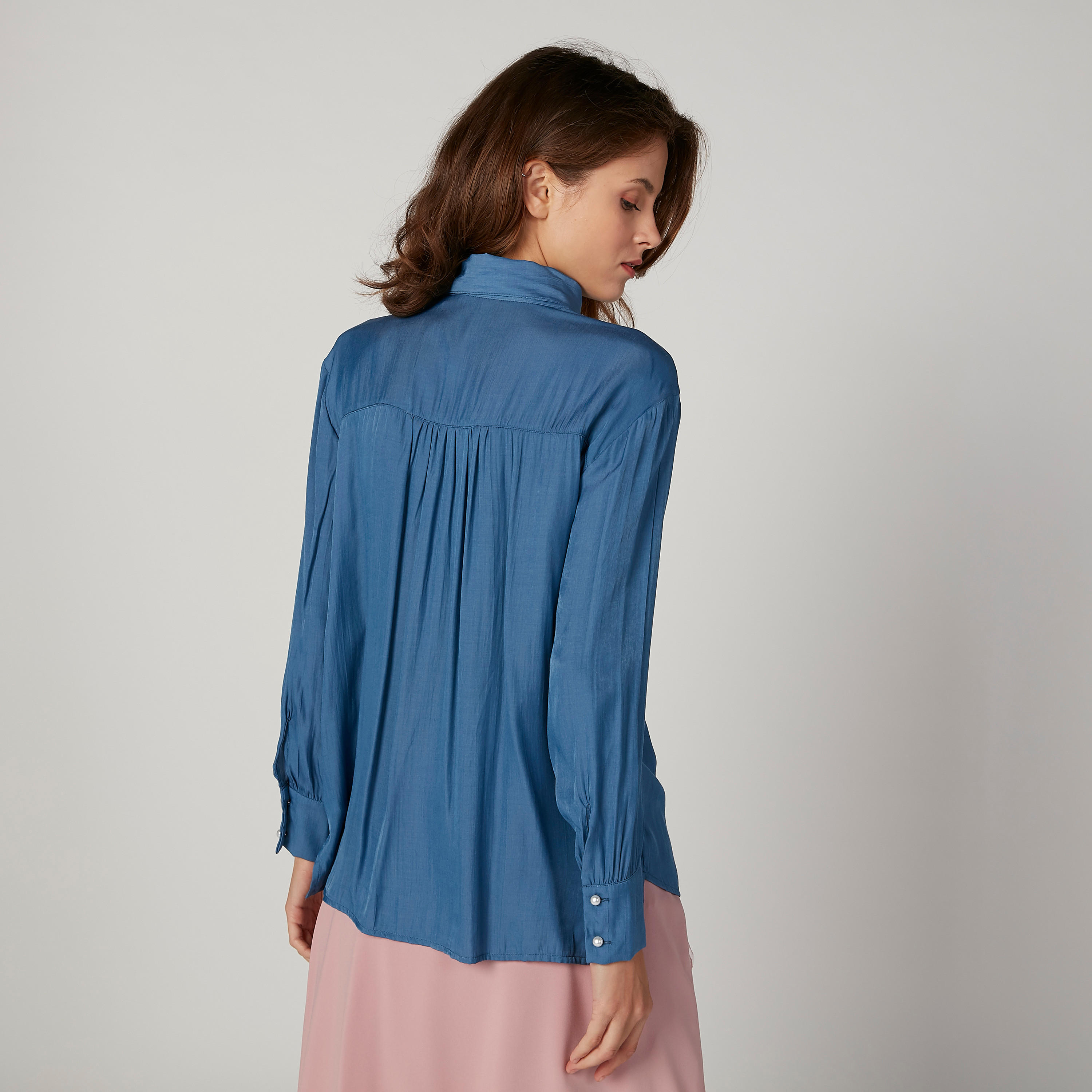 قميص سادة بأكمام طويلة مع ربطة عنق من آيكونيك-women-clothing-shirtsandblouses-shirts-image-3