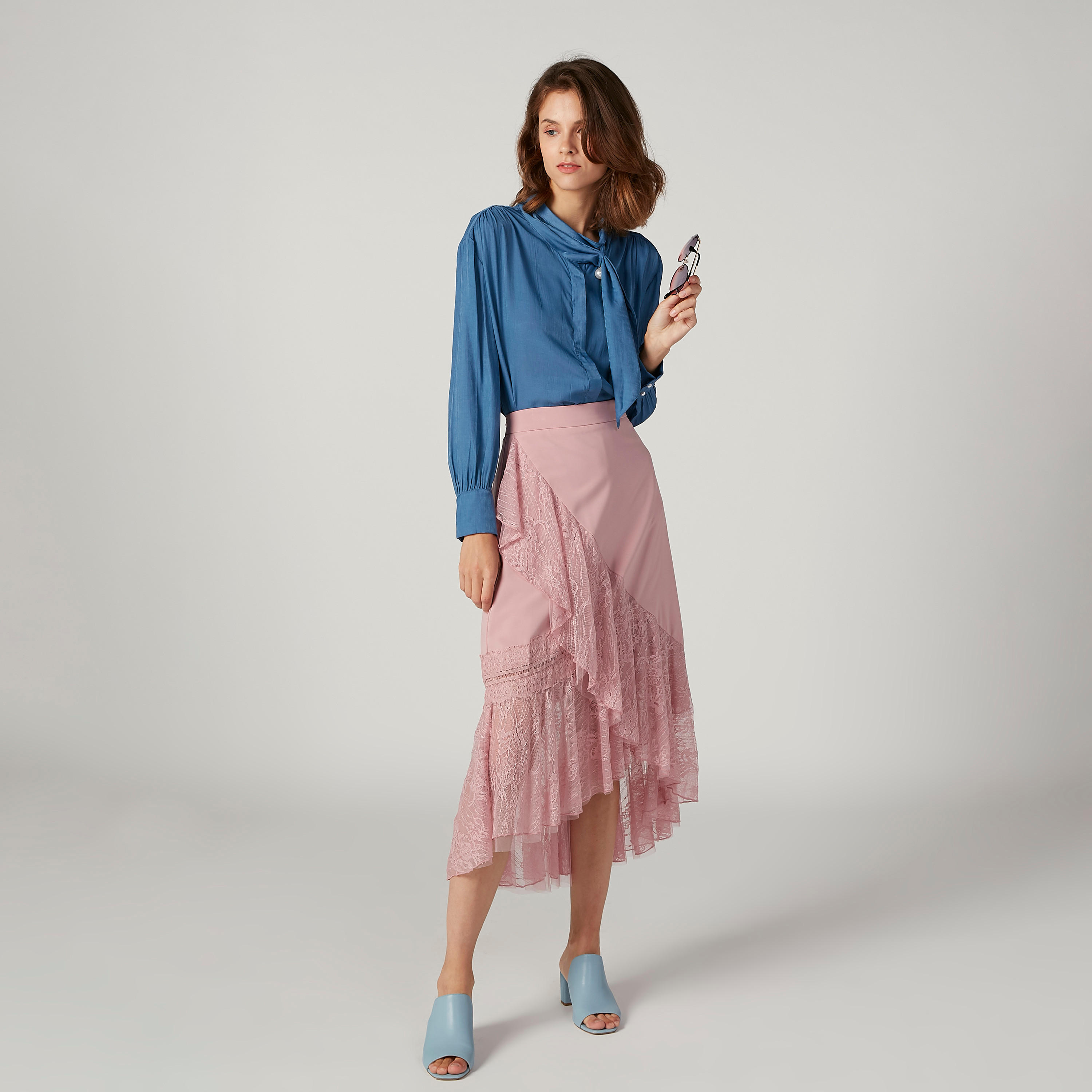 قميص سادة بأكمام طويلة مع ربطة عنق من آيكونيك-women-clothing-shirtsandblouses-shirts-image-5