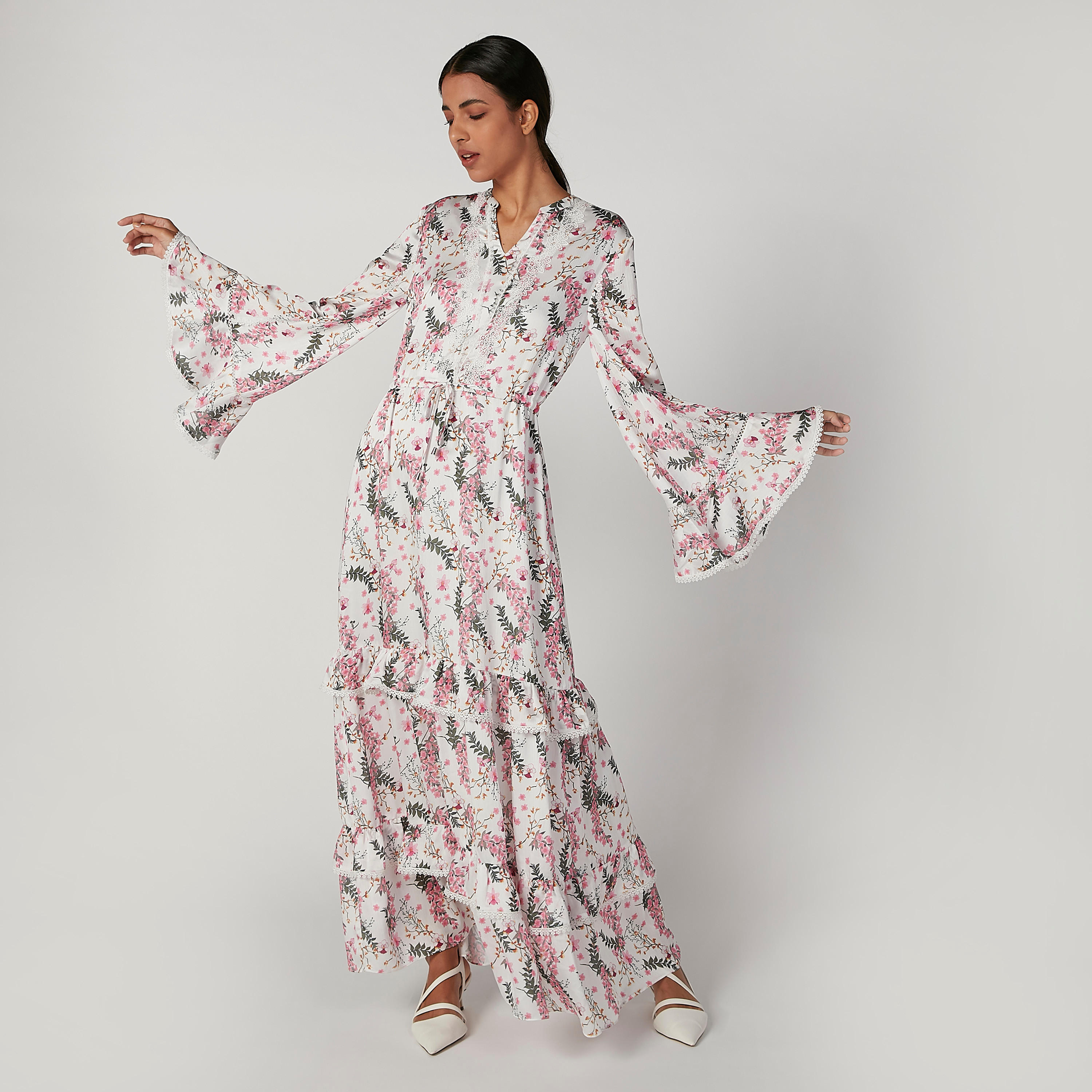 فستان طويل إيه لاين بياقة V وأكمام جرس وطبعات من آيكونيك-women-clothing-dresses-image-1