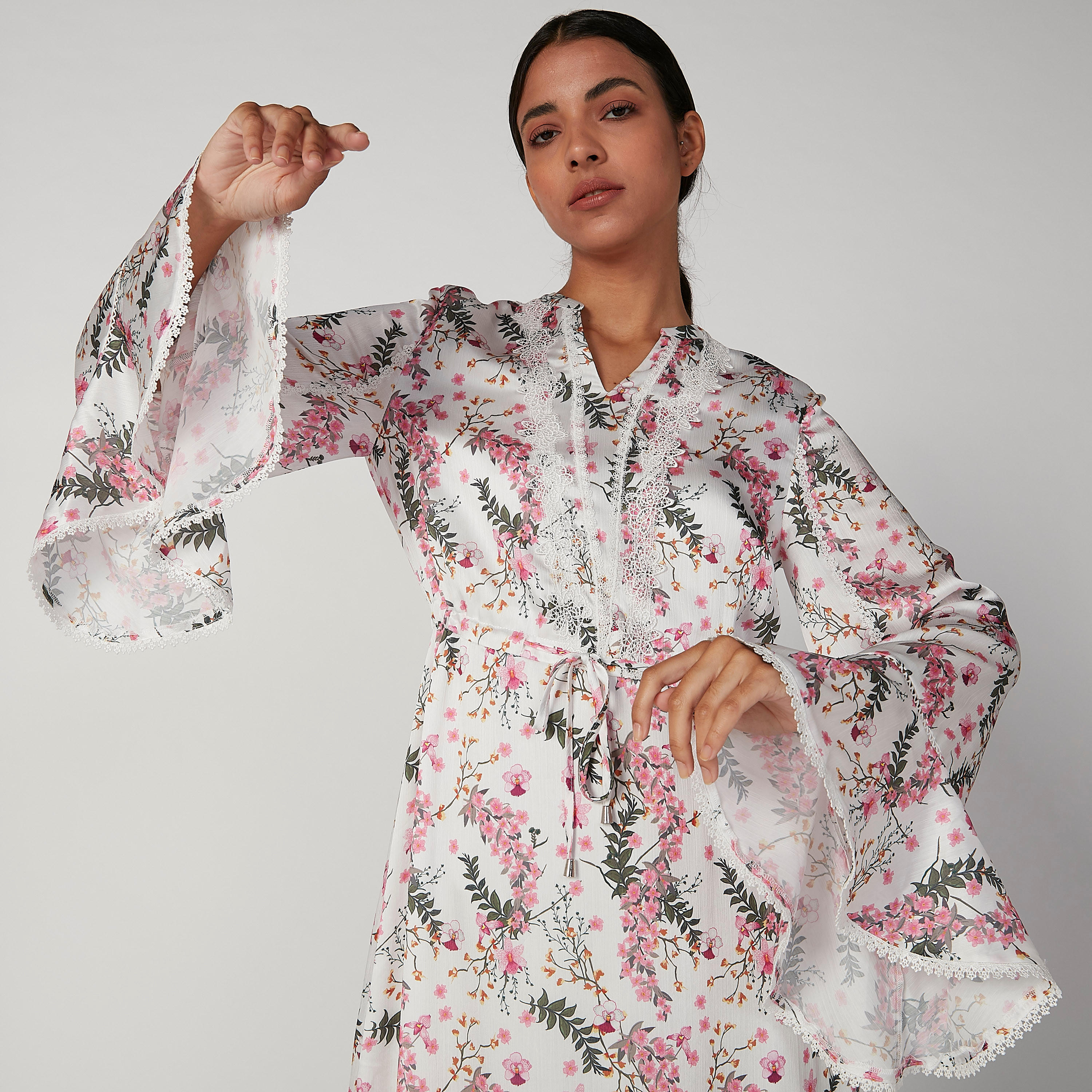 فستان طويل إيه لاين بياقة V وأكمام جرس وطبعات من آيكونيك-women-clothing-dresses-image-3