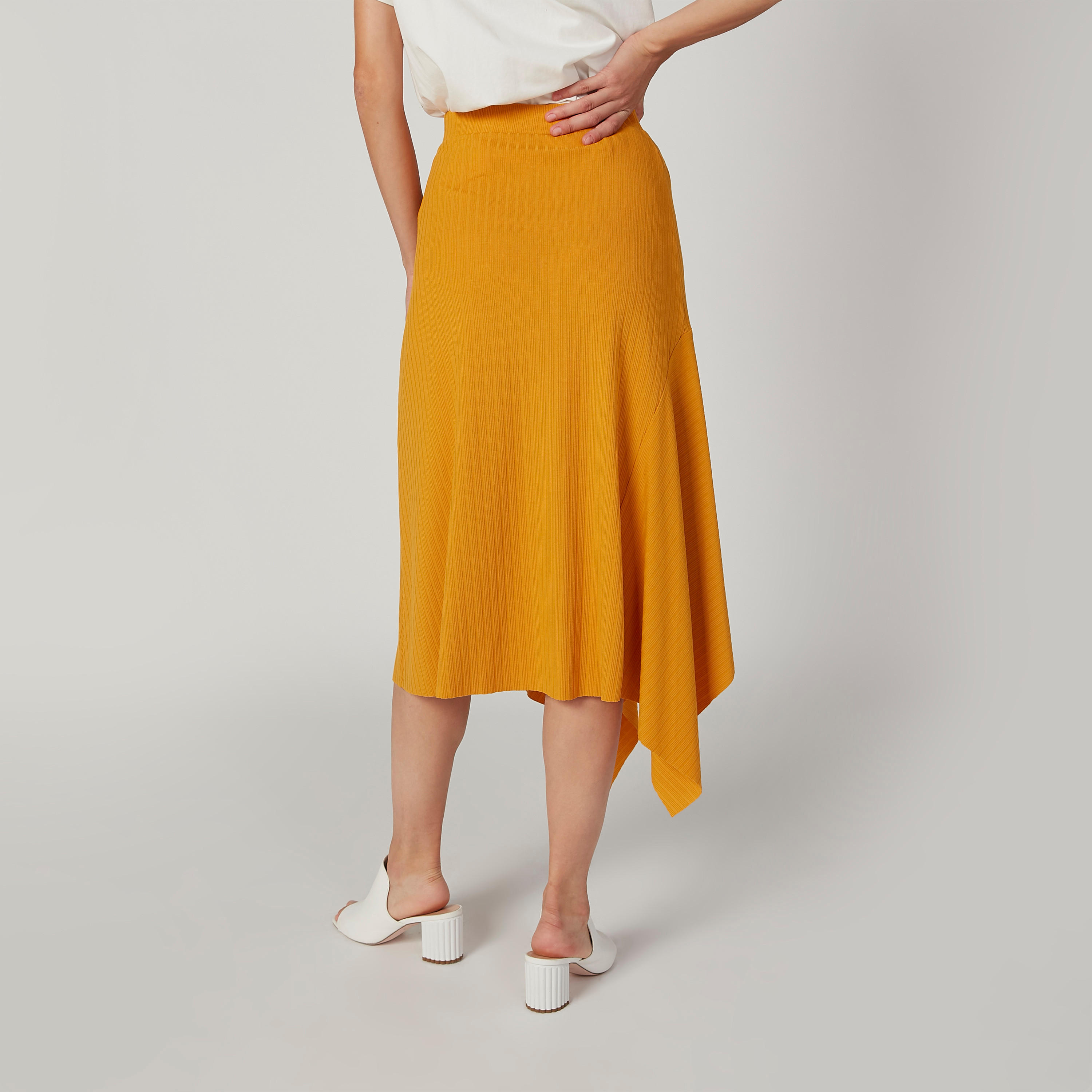 تنورة ميدي بارزة الملمس بحوّاف غير مستوية من آيكونيك-women-clothing-bottoms-skirts-image-4