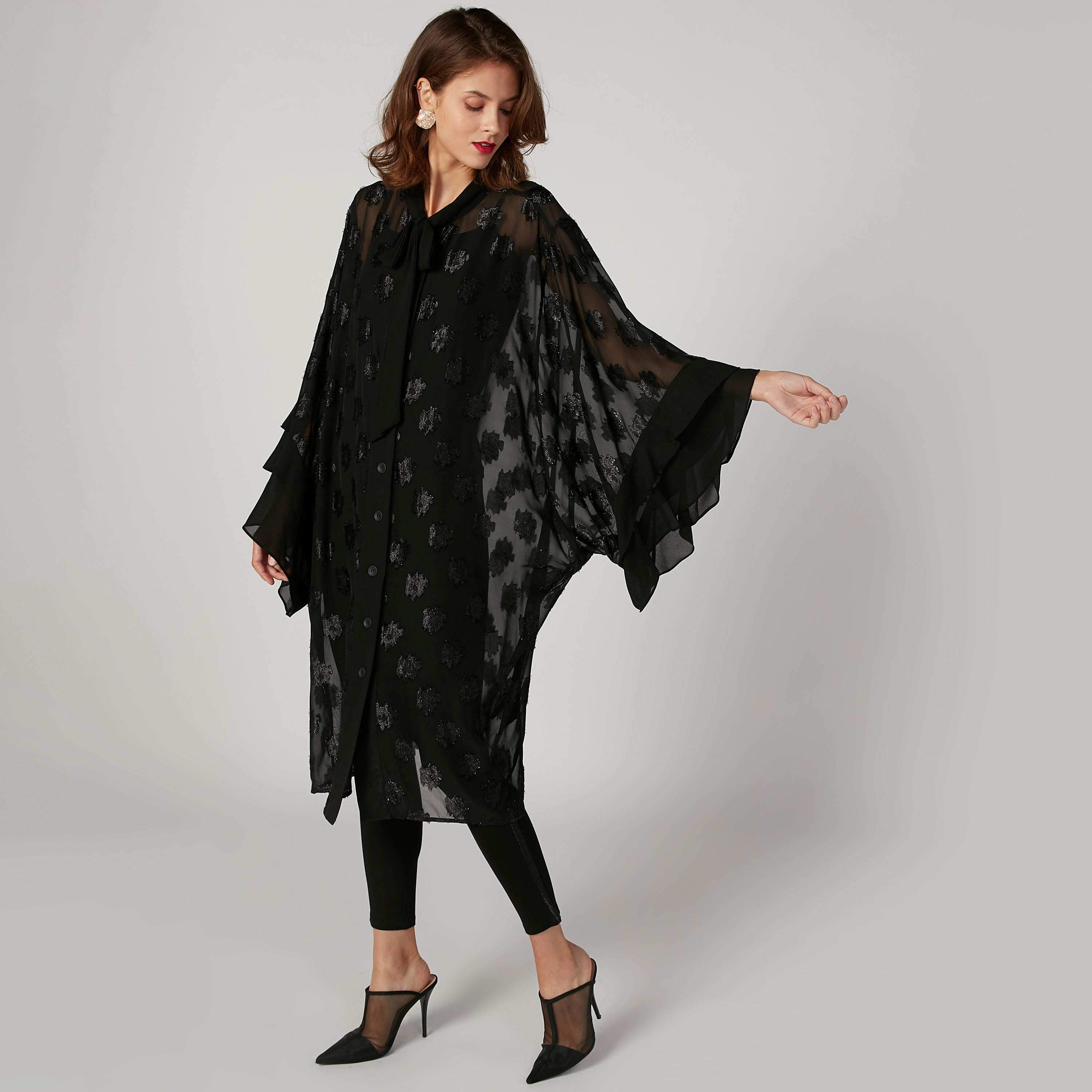 كارديجان طويل بارز الملمس بقصّة واسعة وياقة V من آيكونيك-women-winterwear-cardigansandjumpers-cardigans-image-4