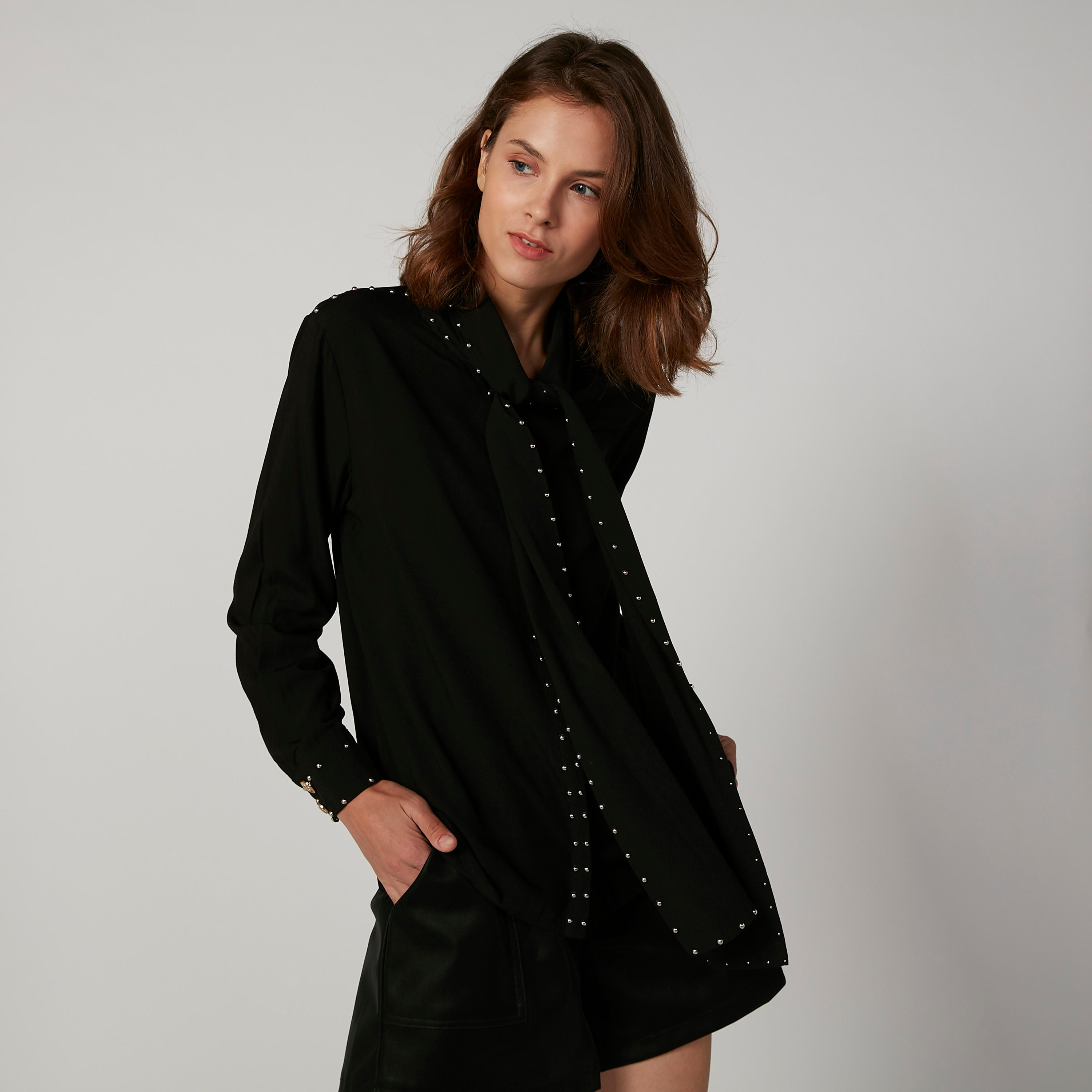 بلوزة مزيّنة بقصّة واسعة وأكمام طويلة وأربطة من آيكونيك-women-clothing-shirtsandblouses-blouses-image-1