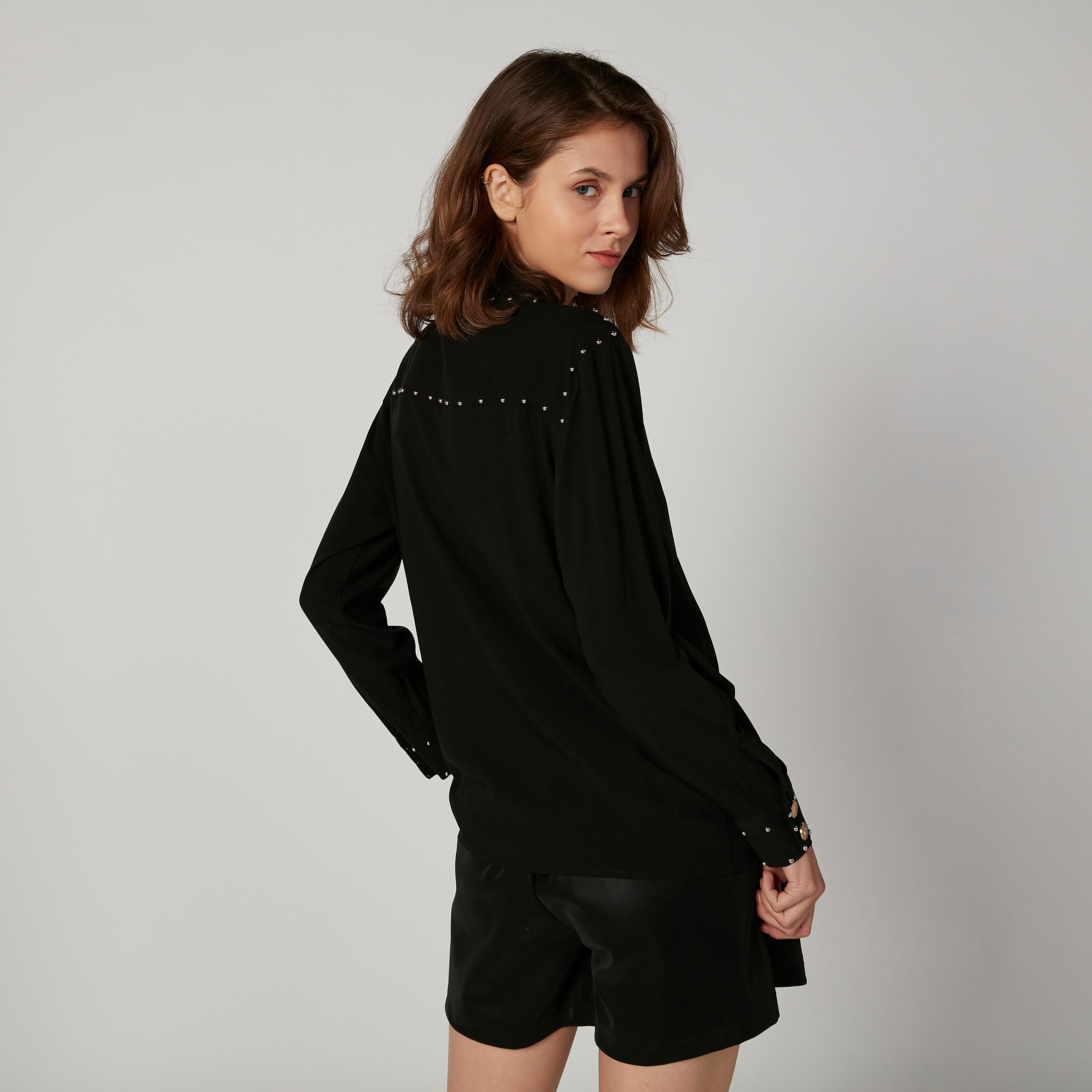 بلوزة مزيّنة بقصّة واسعة وأكمام طويلة وأربطة من آيكونيك-women-clothing-shirtsandblouses-blouses-image-3
