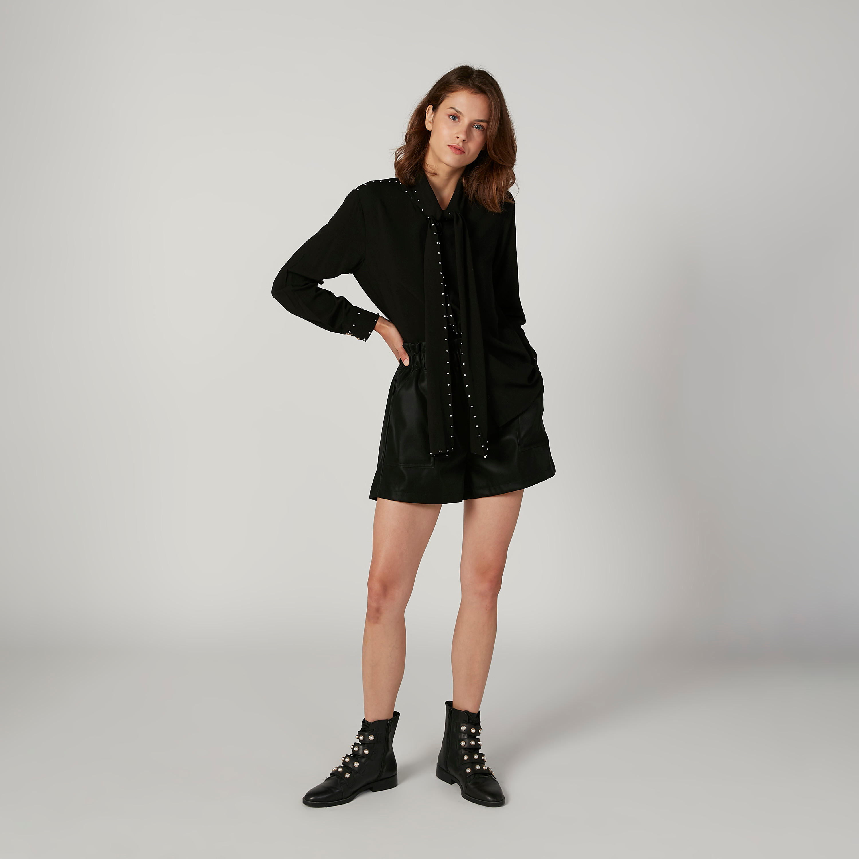 بلوزة مزيّنة بقصّة واسعة وأكمام طويلة وأربطة من آيكونيك-women-clothing-shirtsandblouses-blouses-image-5