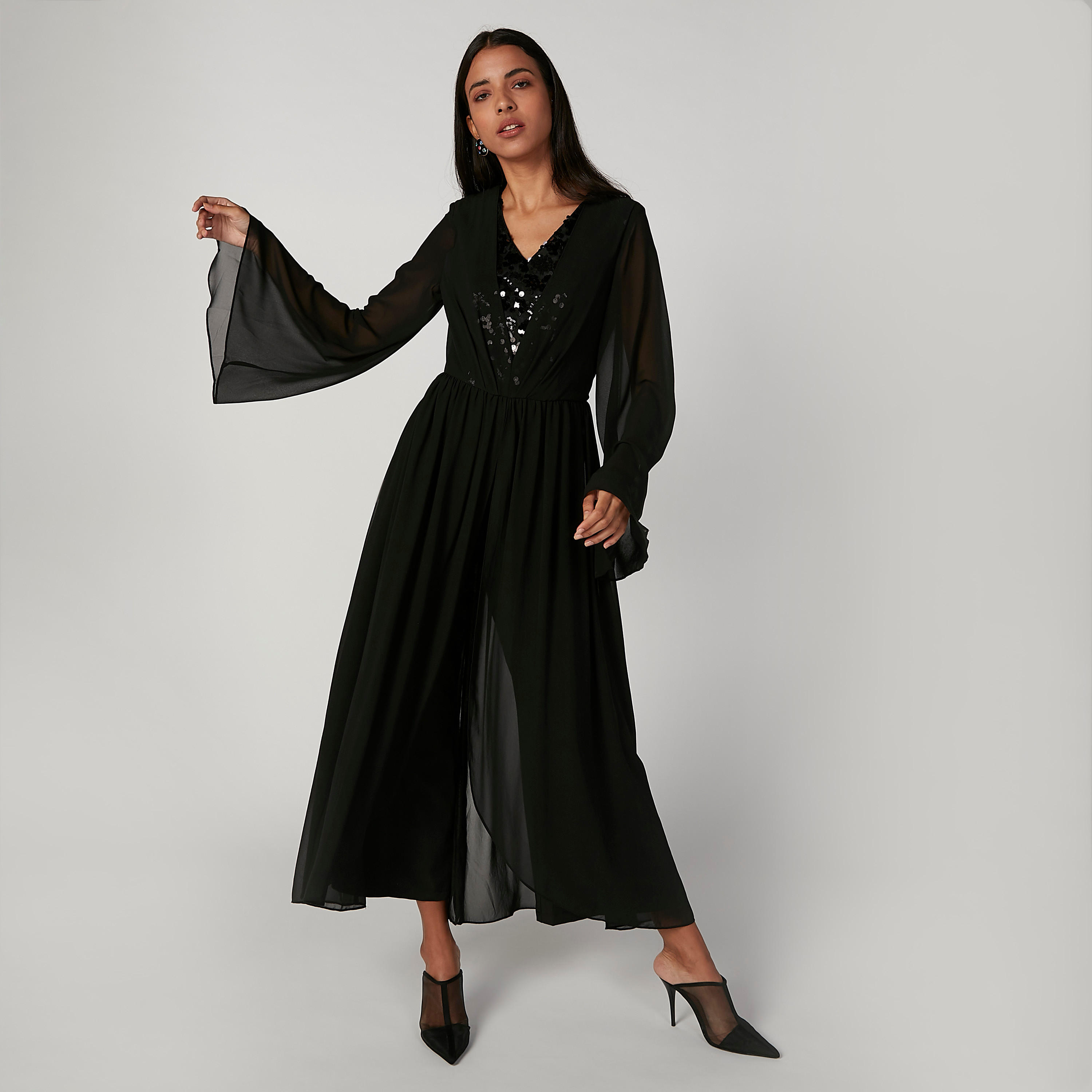 جمبسوت بياقة V وأكمام واسعة وتزيينات من آيكونيك-women-clothing-jumpsuits-image-1