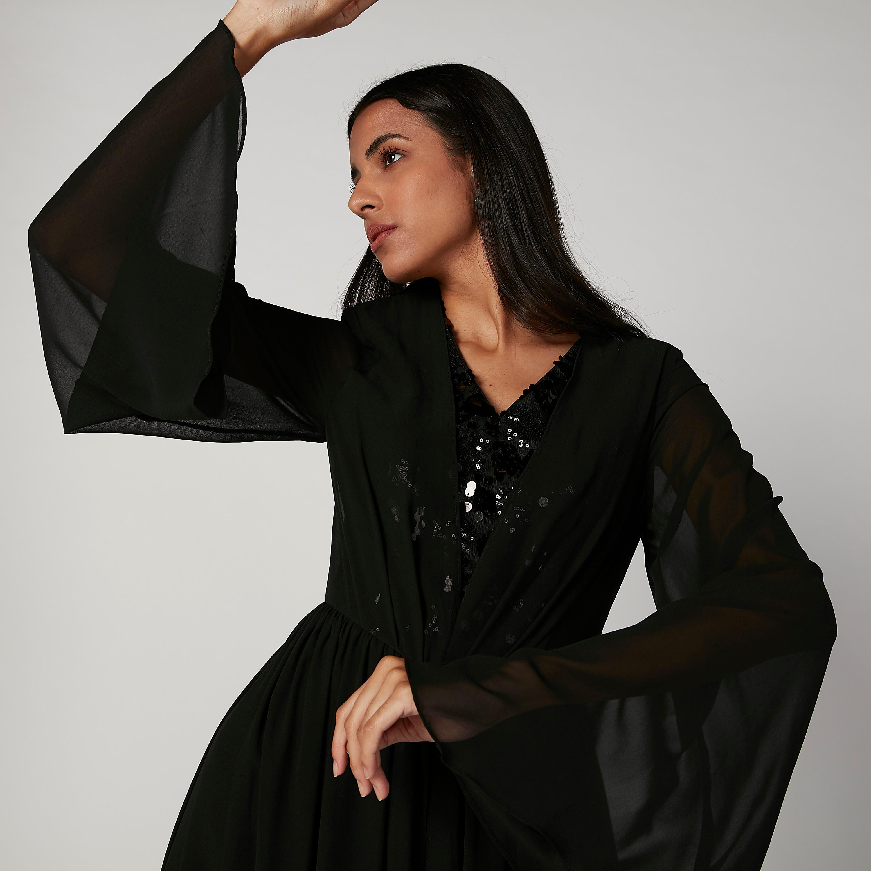 جمبسوت بياقة V وأكمام واسعة وتزيينات من آيكونيك-women-clothing-jumpsuits-image-2
