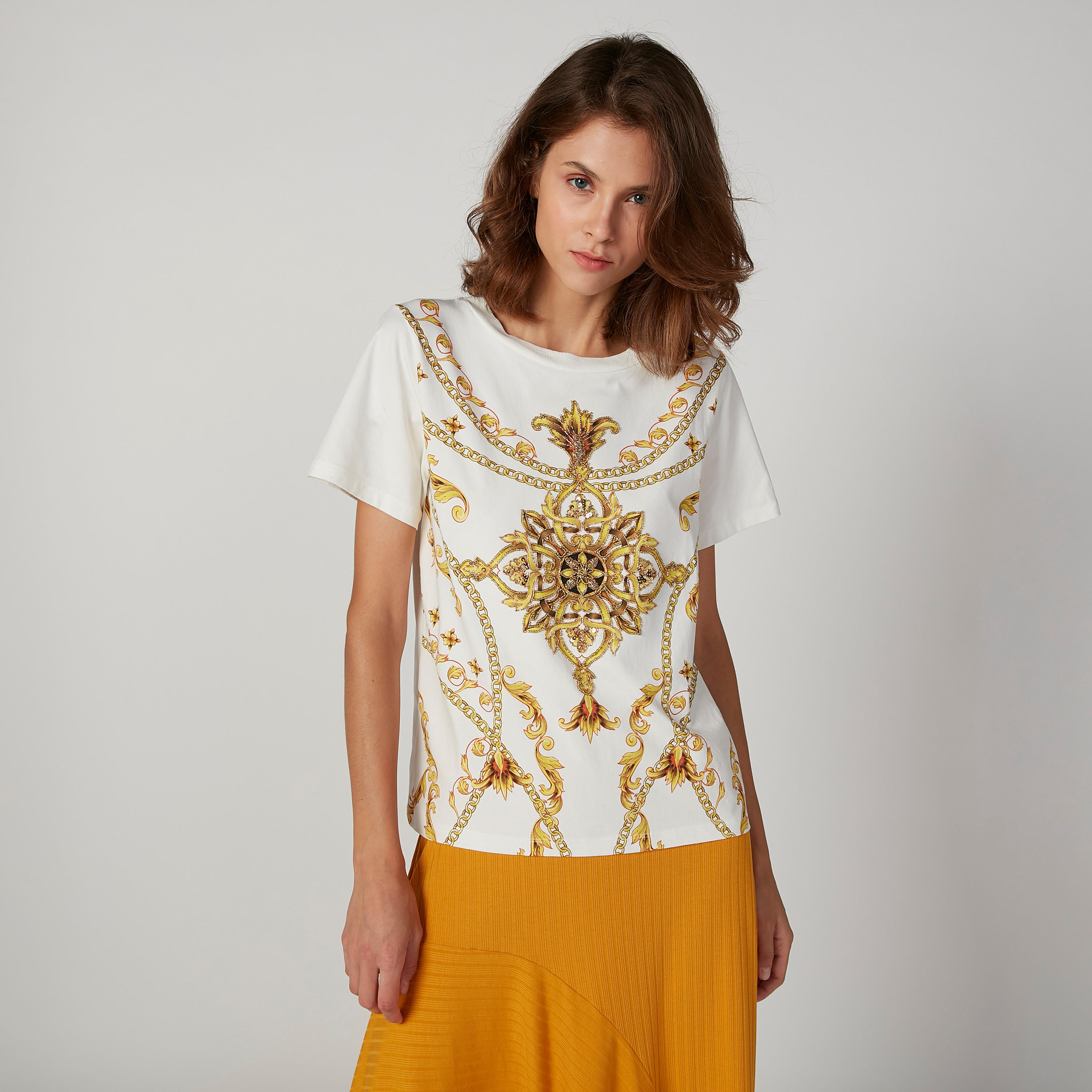 بلوزة سليم بياقة مستديرة وأكمام قصيرة وطبعات من آيكونيك-women-clothing-tshirts-image-1