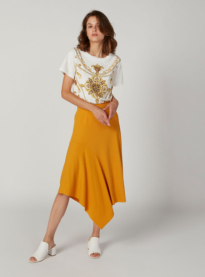 بلوزة سليم بياقة مستديرة وأكمام قصيرة وطبعات من آيكونيك-women-clothing-tshirts-image-2