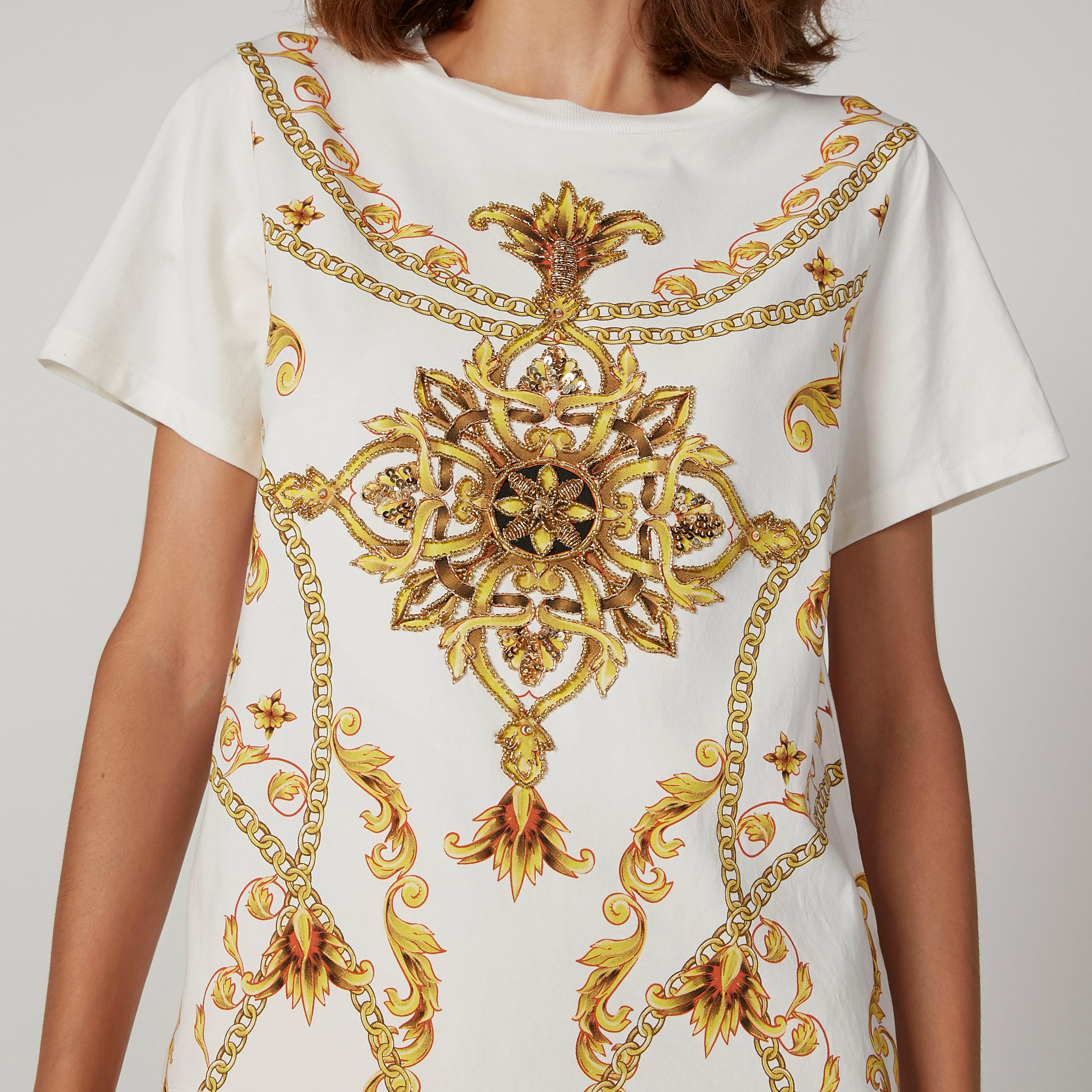 بلوزة سليم بياقة مستديرة وأكمام قصيرة وطبعات من آيكونيك-women-clothing-tshirts-image-3