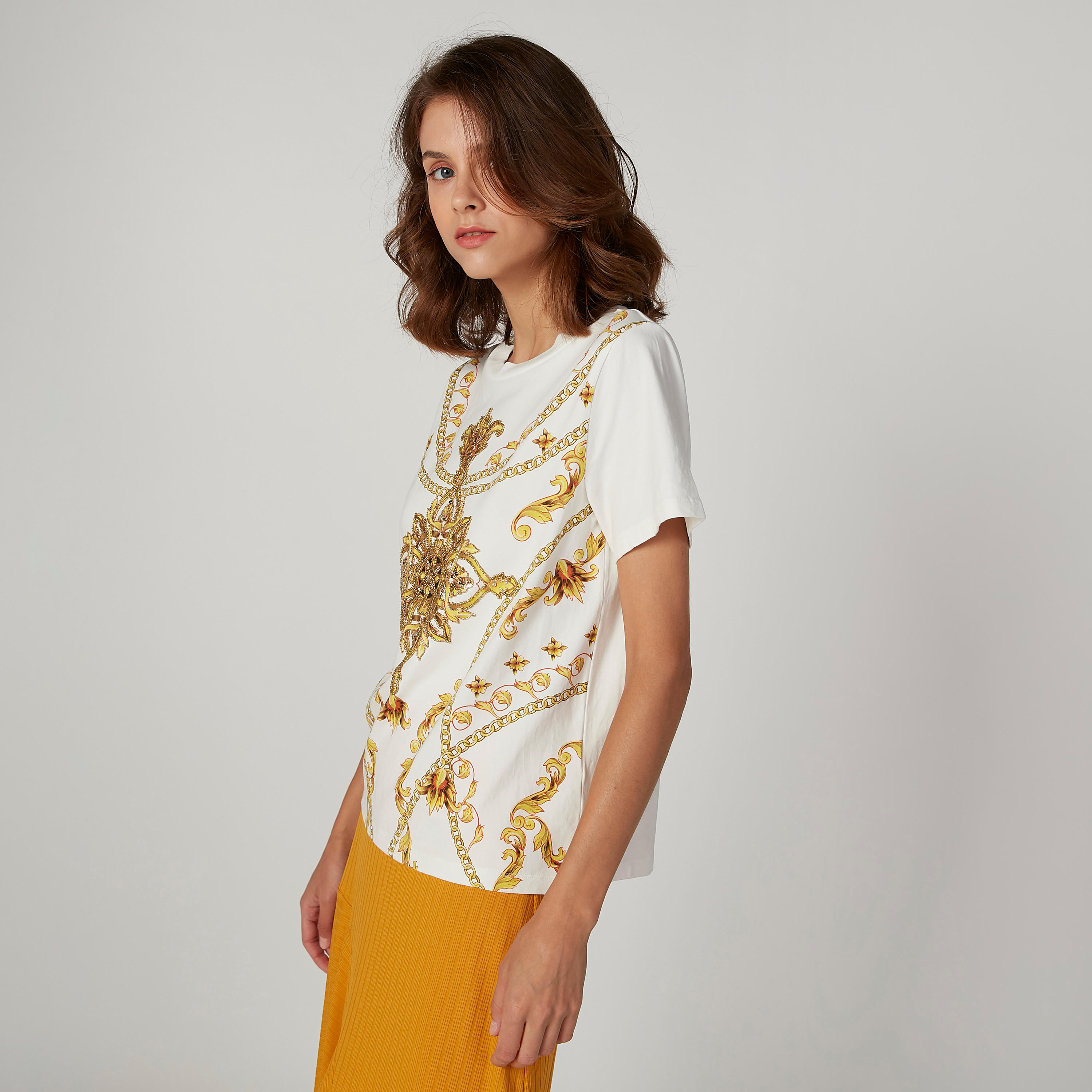بلوزة سليم بياقة مستديرة وأكمام قصيرة وطبعات من آيكونيك-women-clothing-tshirts-image-5