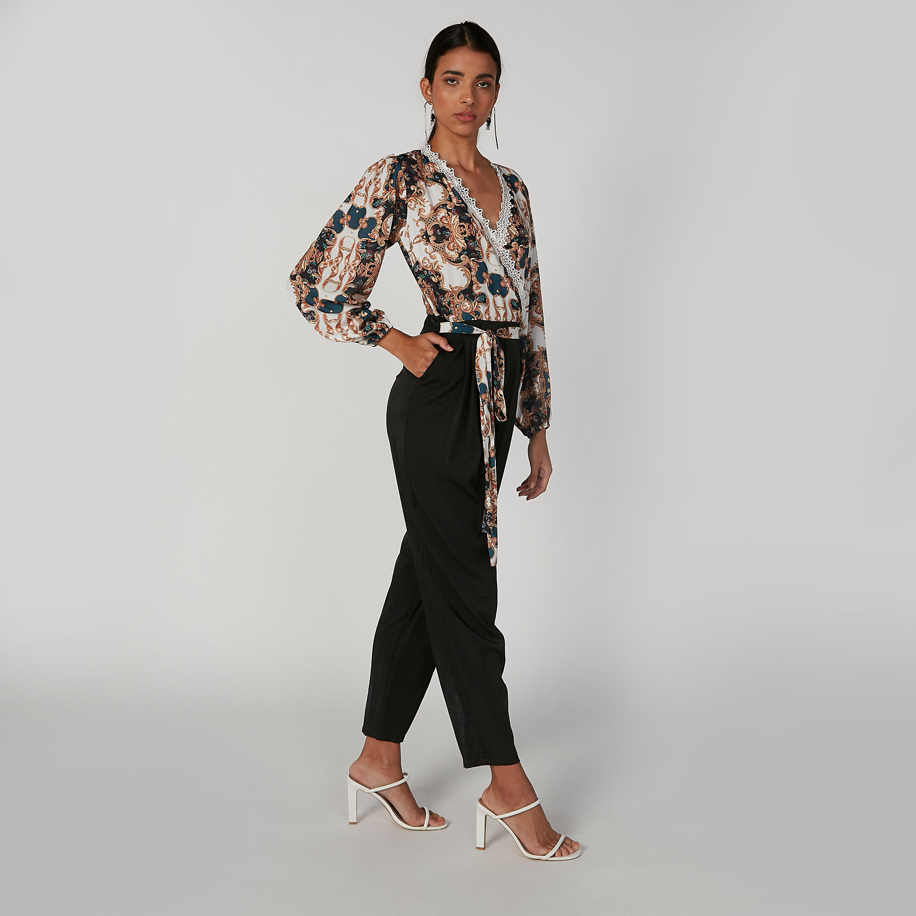 جمبسوت بيزلي بأكمام بيشوب وأربطة من آيكونيك-women-clothing-jumpsuits-image-3