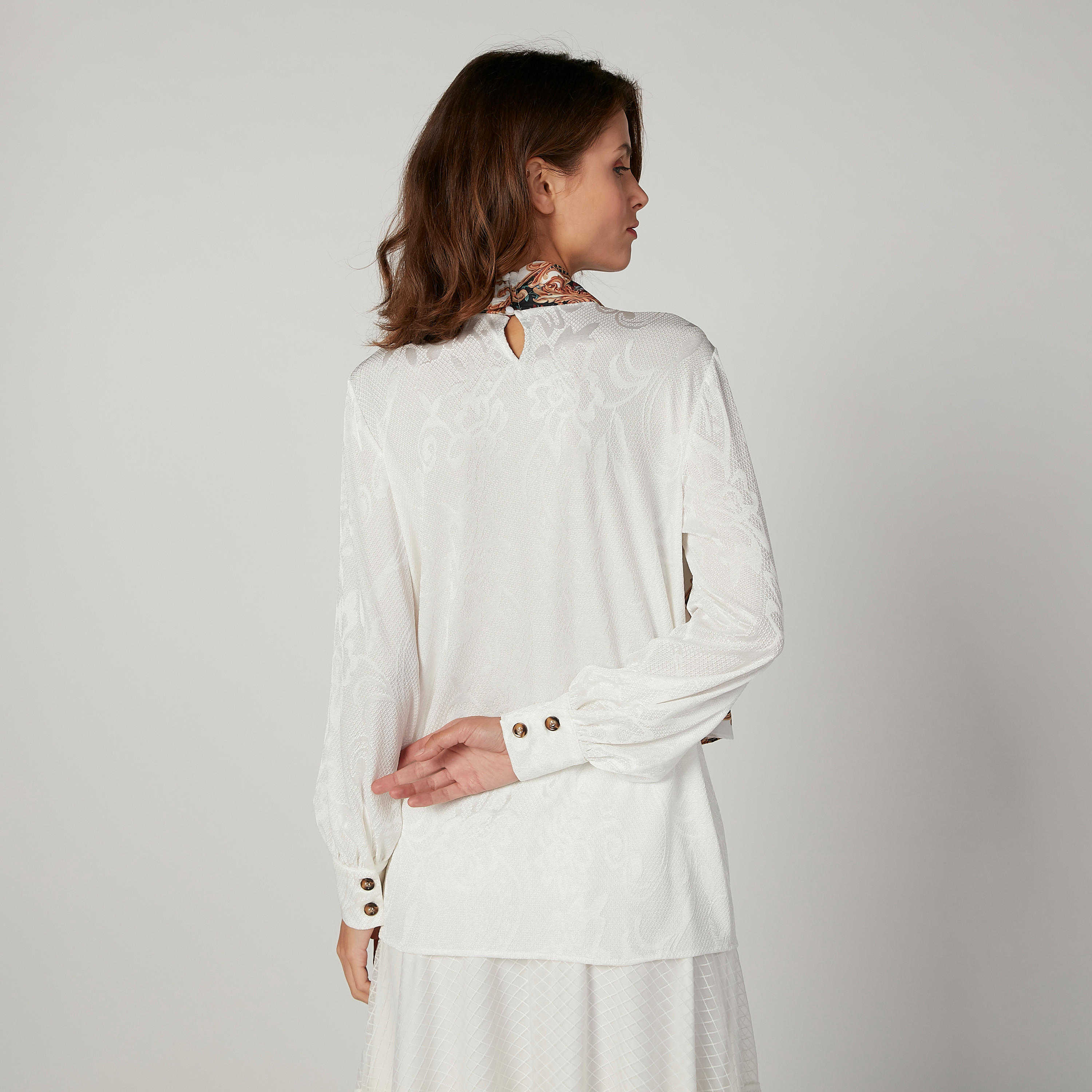 بلوزة بأكمام طويلة وطبعات مع ربطة عنق من آيكونيك-women-clothing-shirtsandblouses-blouses-image-3