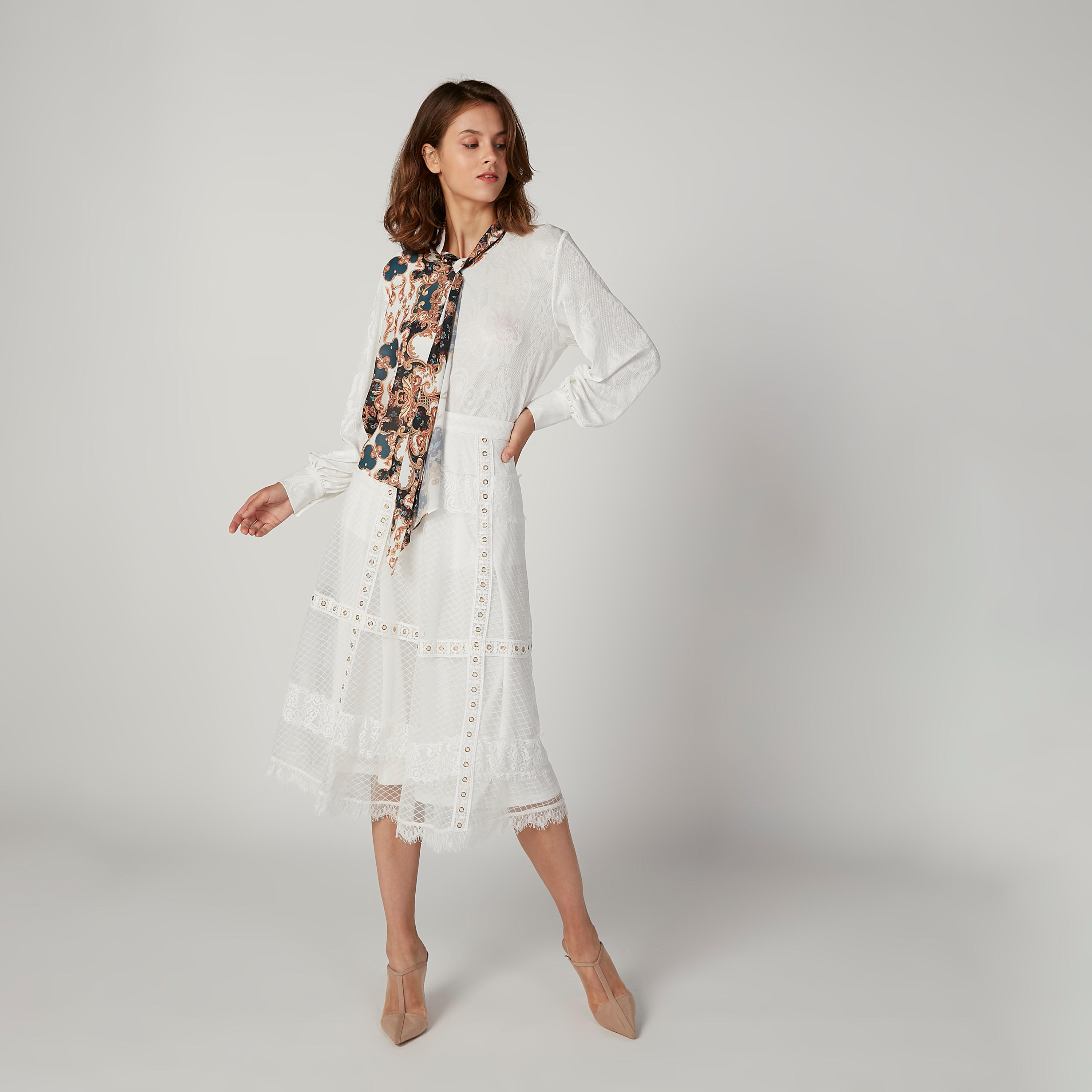 بلوزة بأكمام طويلة وطبعات مع ربطة عنق من آيكونيك-women-clothing-shirtsandblouses-blouses-image-5