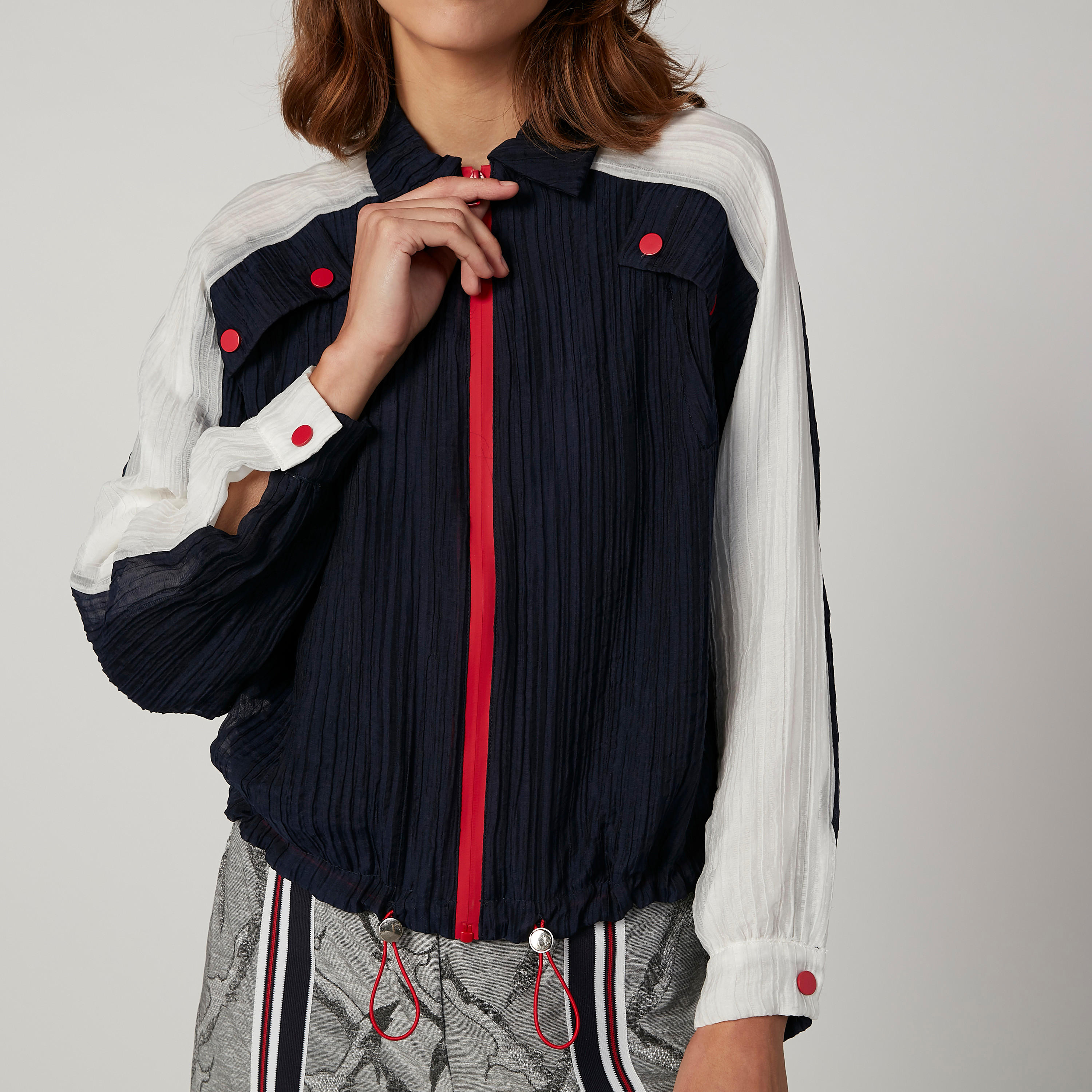 جاكيت بارز الملمس بأكمام طويلة وسحّاب من أيكونيك-women-winterwear-coatsandjackets-jackets-image-3