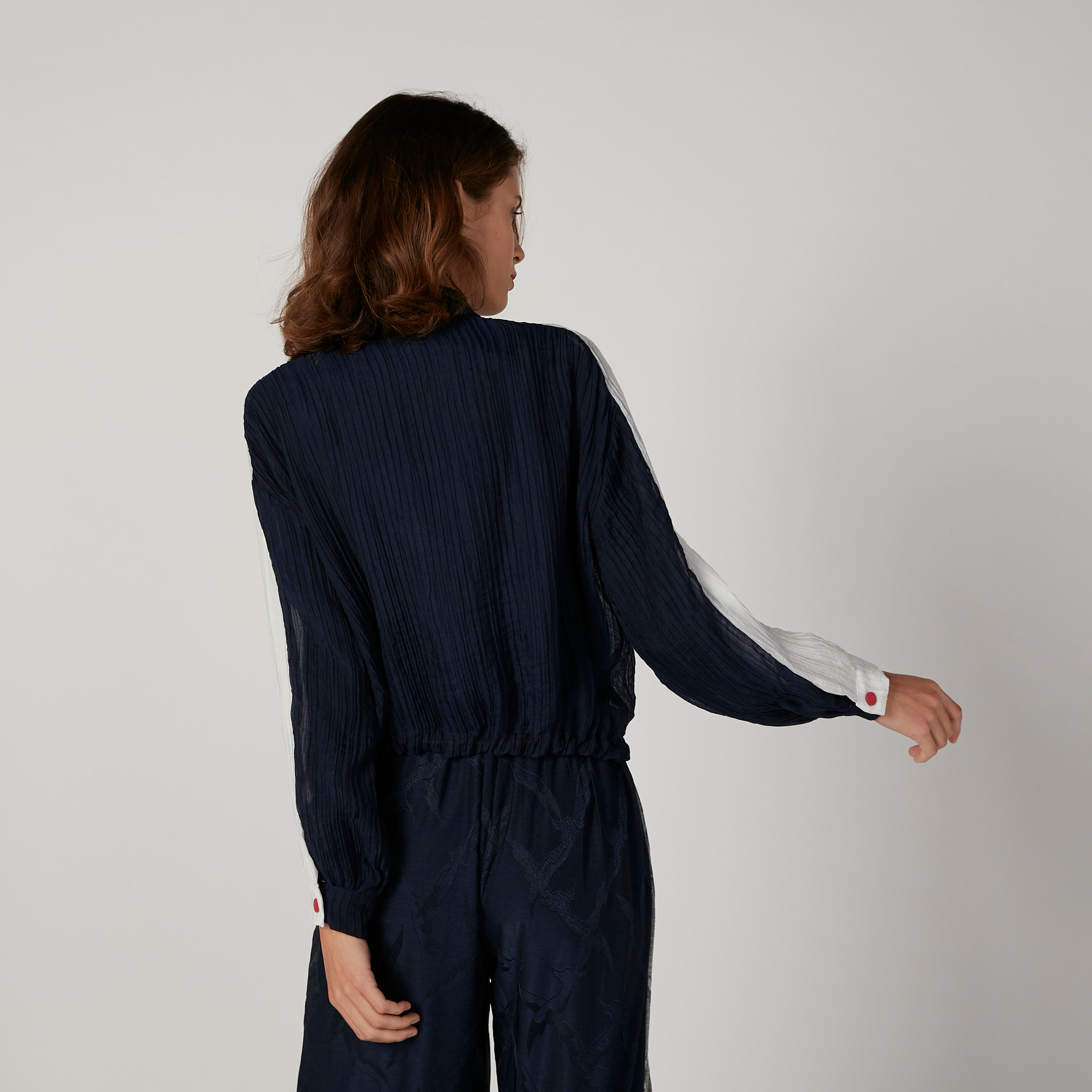 جاكيت بارز الملمس بأكمام طويلة وسحّاب من أيكونيك-women-winterwear-coatsandjackets-jackets-image-4
