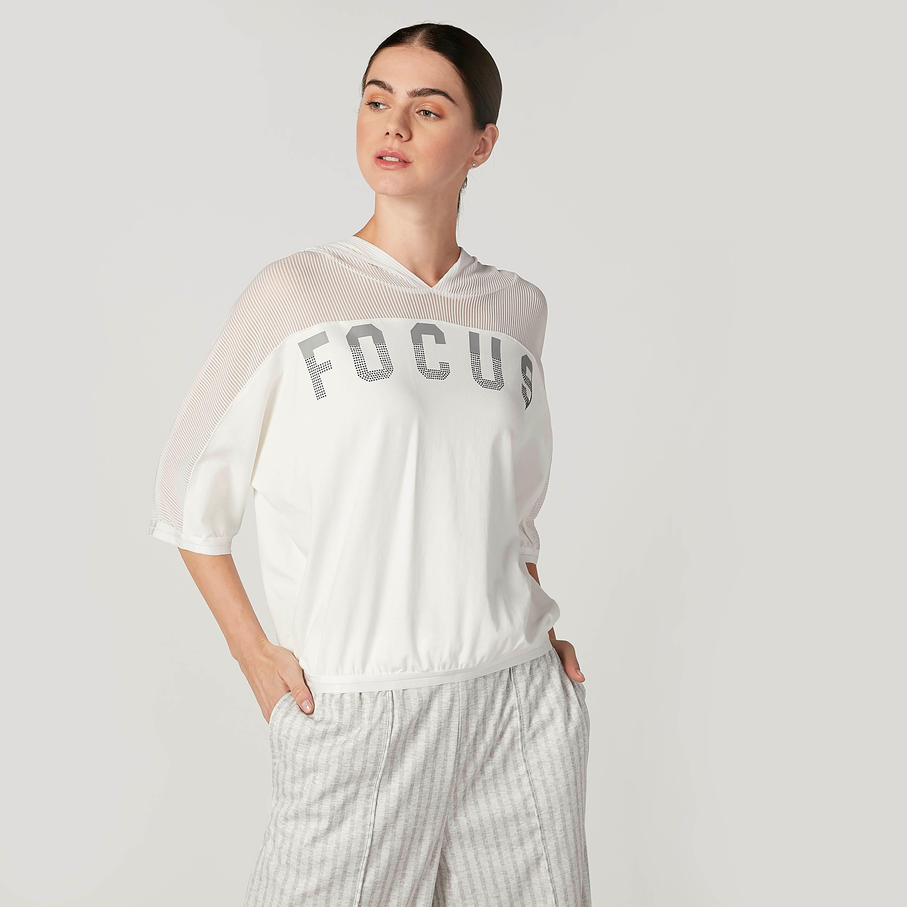 تيشيرت بأكمام قصيرة وقبعة وطبعات من آيكونيك-women-clothing-tshirts-image-1