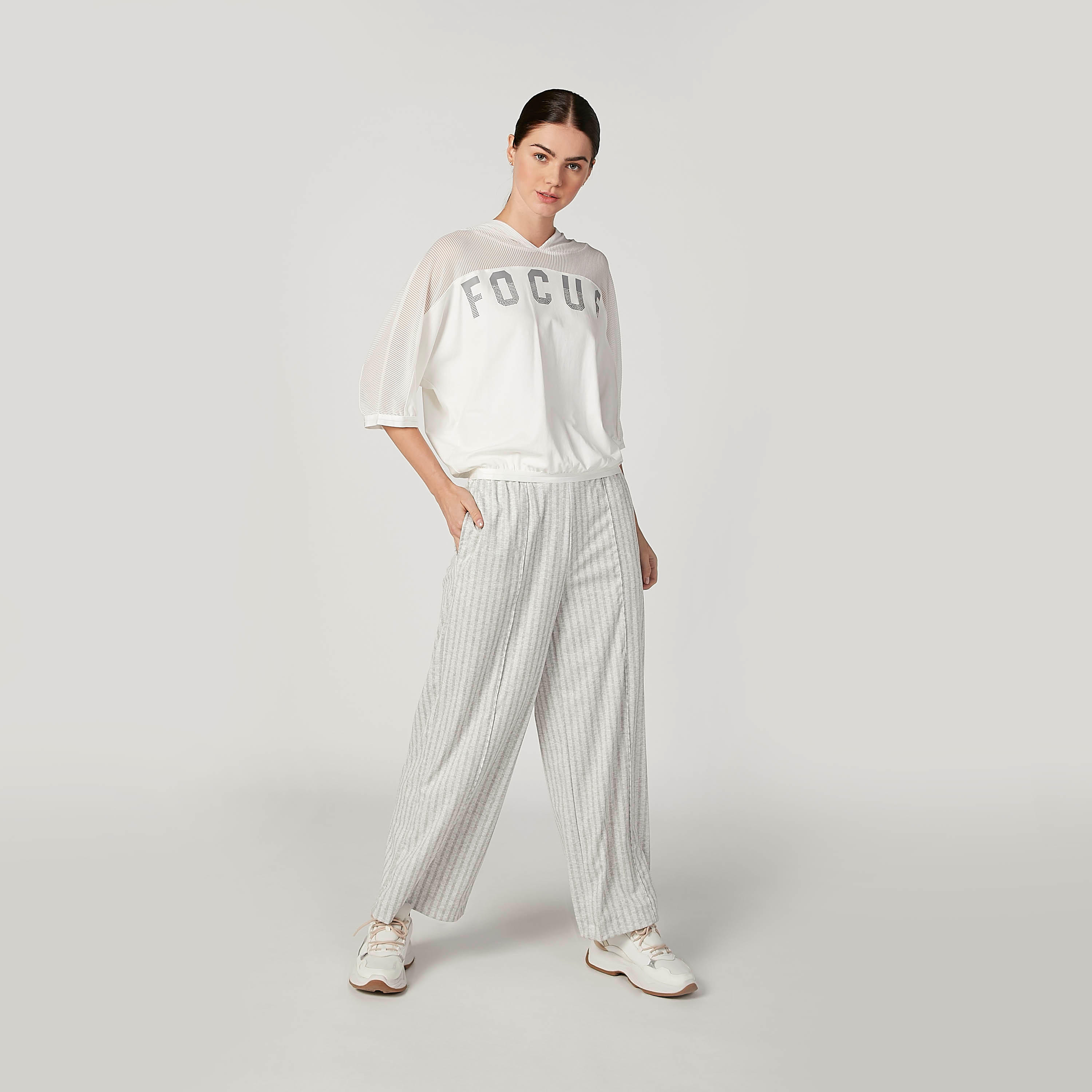 تيشيرت بأكمام قصيرة وقبعة وطبعات من آيكونيك-women-clothing-tshirts-image-2