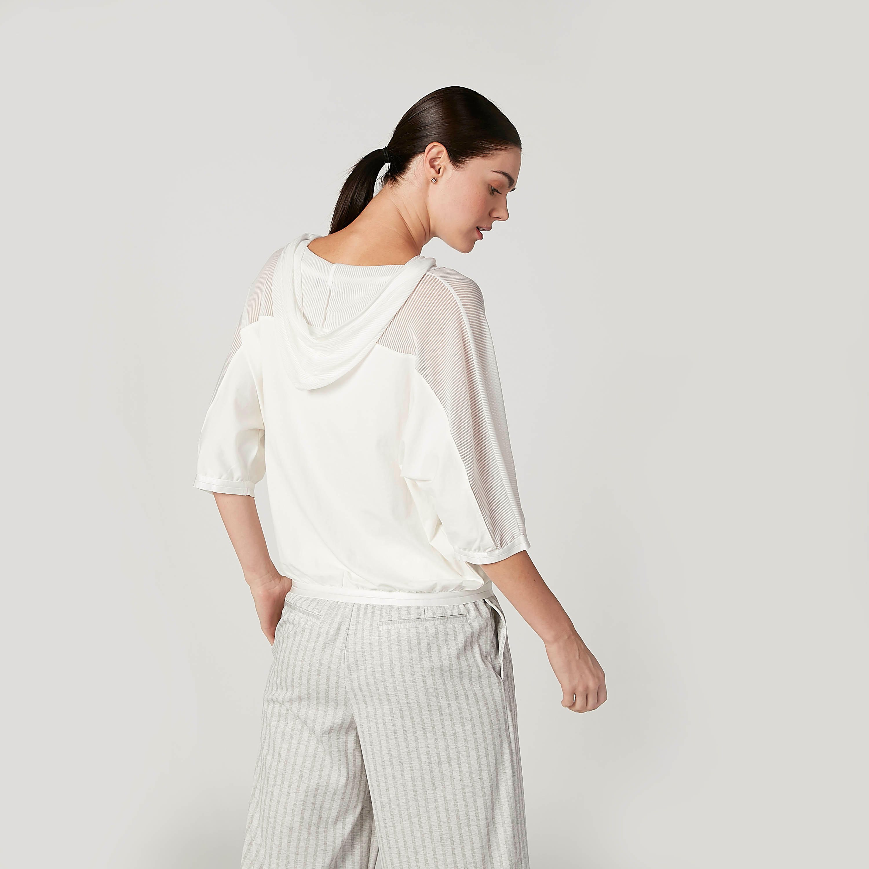 تيشيرت بأكمام قصيرة وقبعة وطبعات من آيكونيك-women-clothing-tshirts-image-4