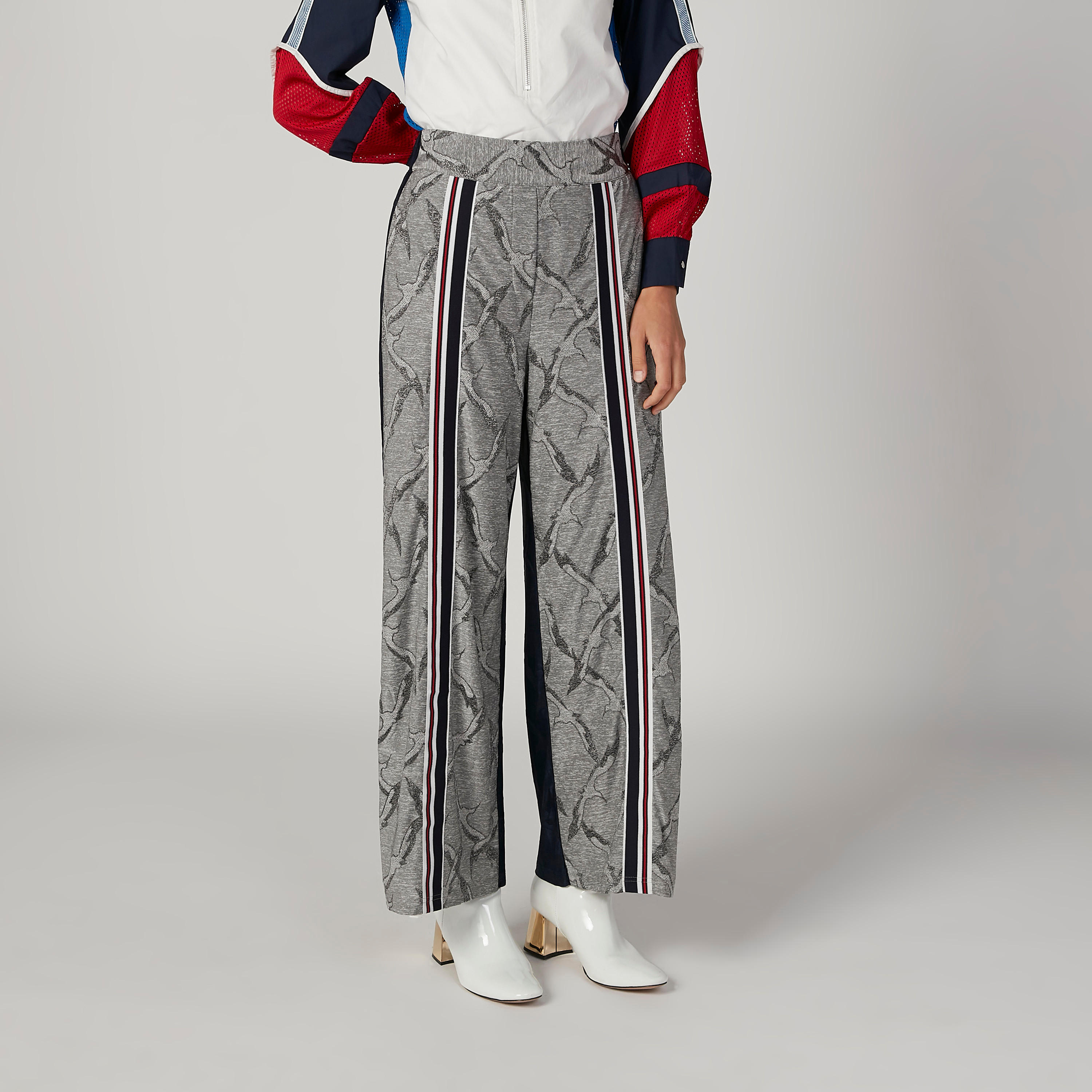 بنطلون بالازو بخصر مطاطي مرتفع وطبعات من آيكونيك-women-clothing-bottoms-trousers-image-1