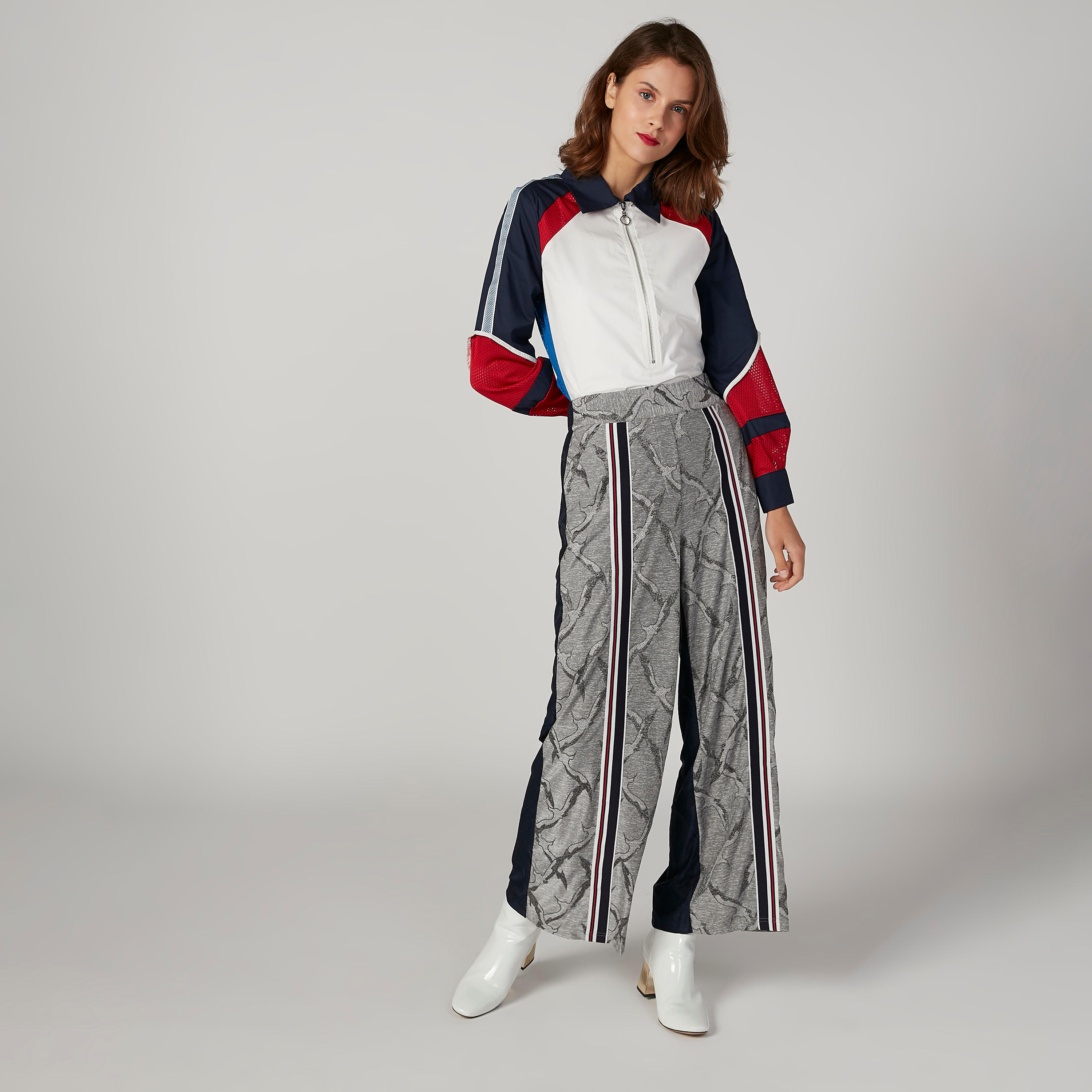 بنطلون بالازو بخصر مطاطي مرتفع وطبعات من آيكونيك-women-clothing-bottoms-trousers-image-2
