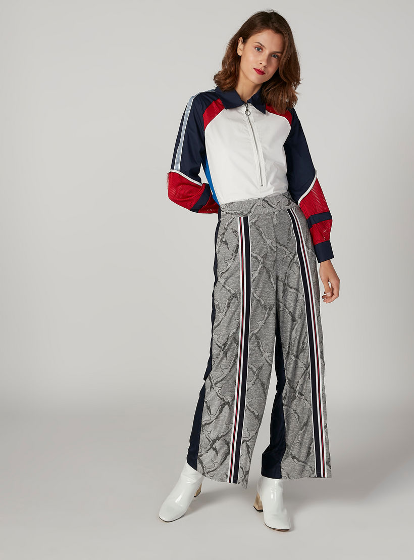 بنطلون بالازو بخصر مطاطي مرتفع وطبعات من آيكونيك-women-clothing-bottoms-trousers-image-2