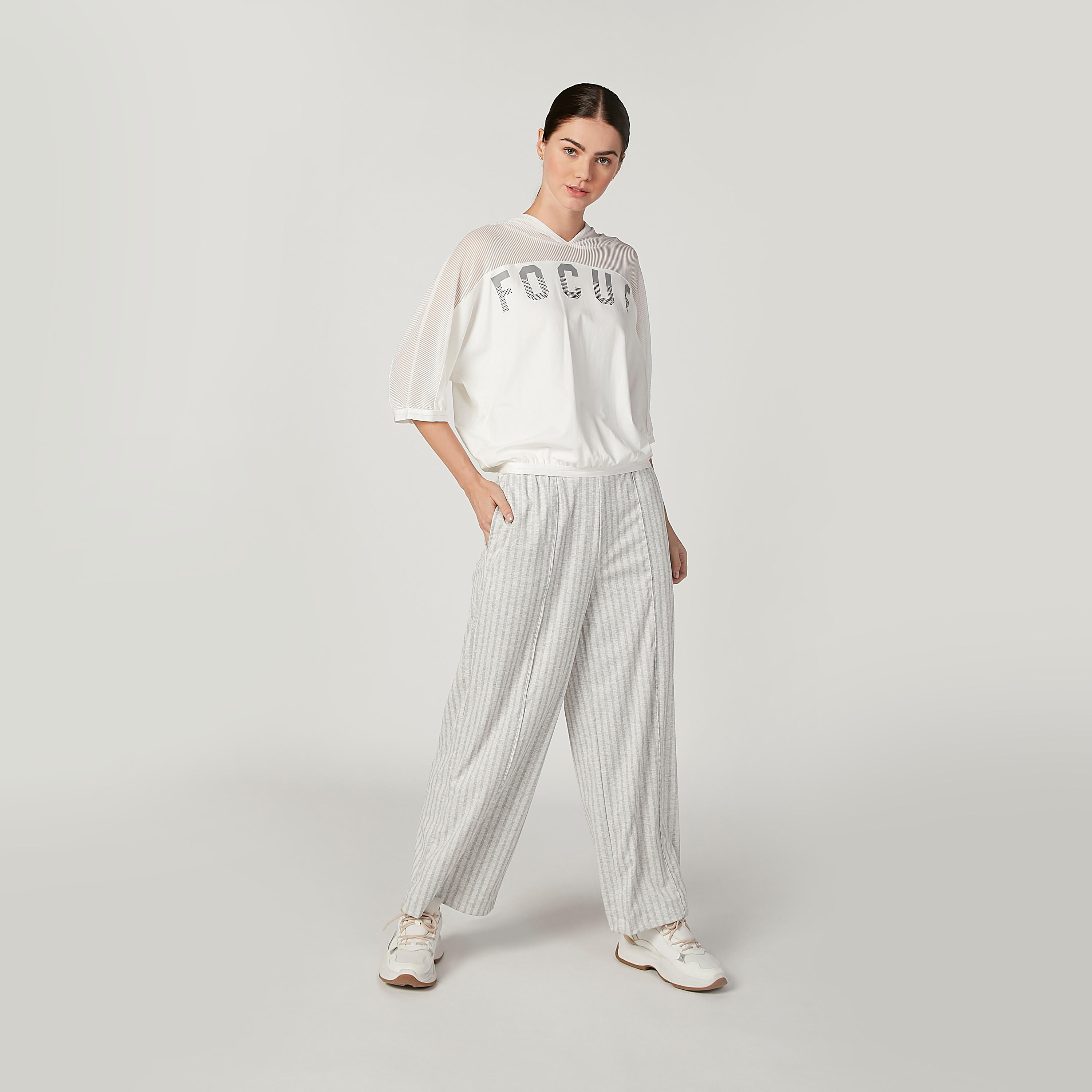 بنطلون مخطط بقصّة واسعة وخصر متوسط الارتفاع وجيوب من آيكونيك-women-clothing-bottoms-trousers-image-2