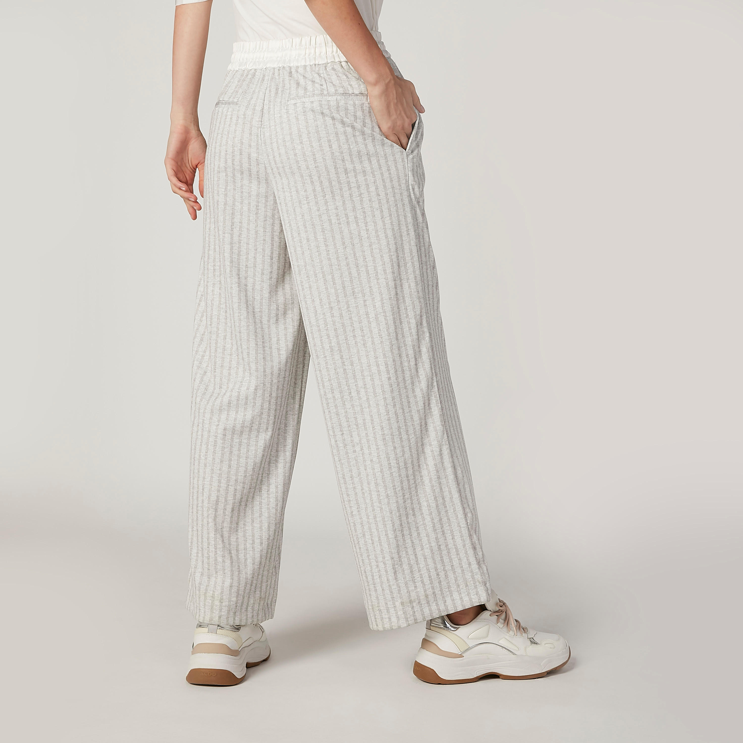 بنطلون مخطط بقصّة واسعة وخصر متوسط الارتفاع وجيوب من آيكونيك-women-clothing-bottoms-trousers-image-4