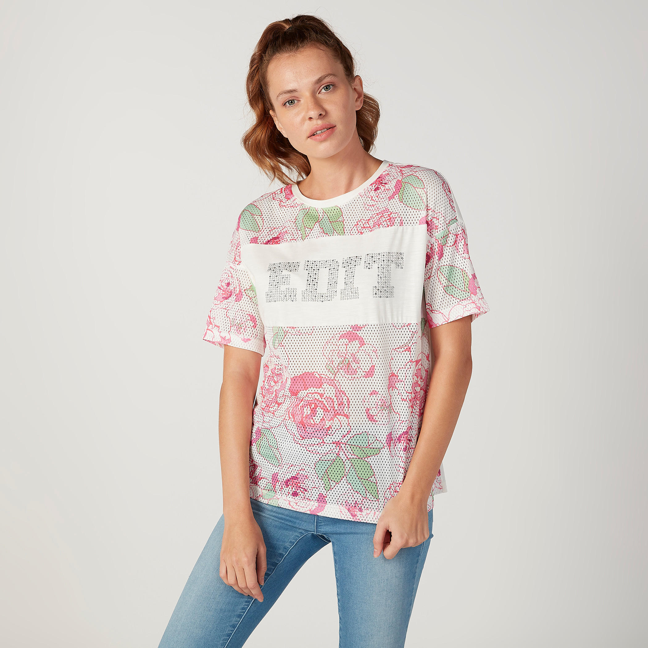 بلوزة سليم بياقة مستديرة وأكمام قصيرة وطبعات من آيكونيك-women-clothing-tshirts-image-1