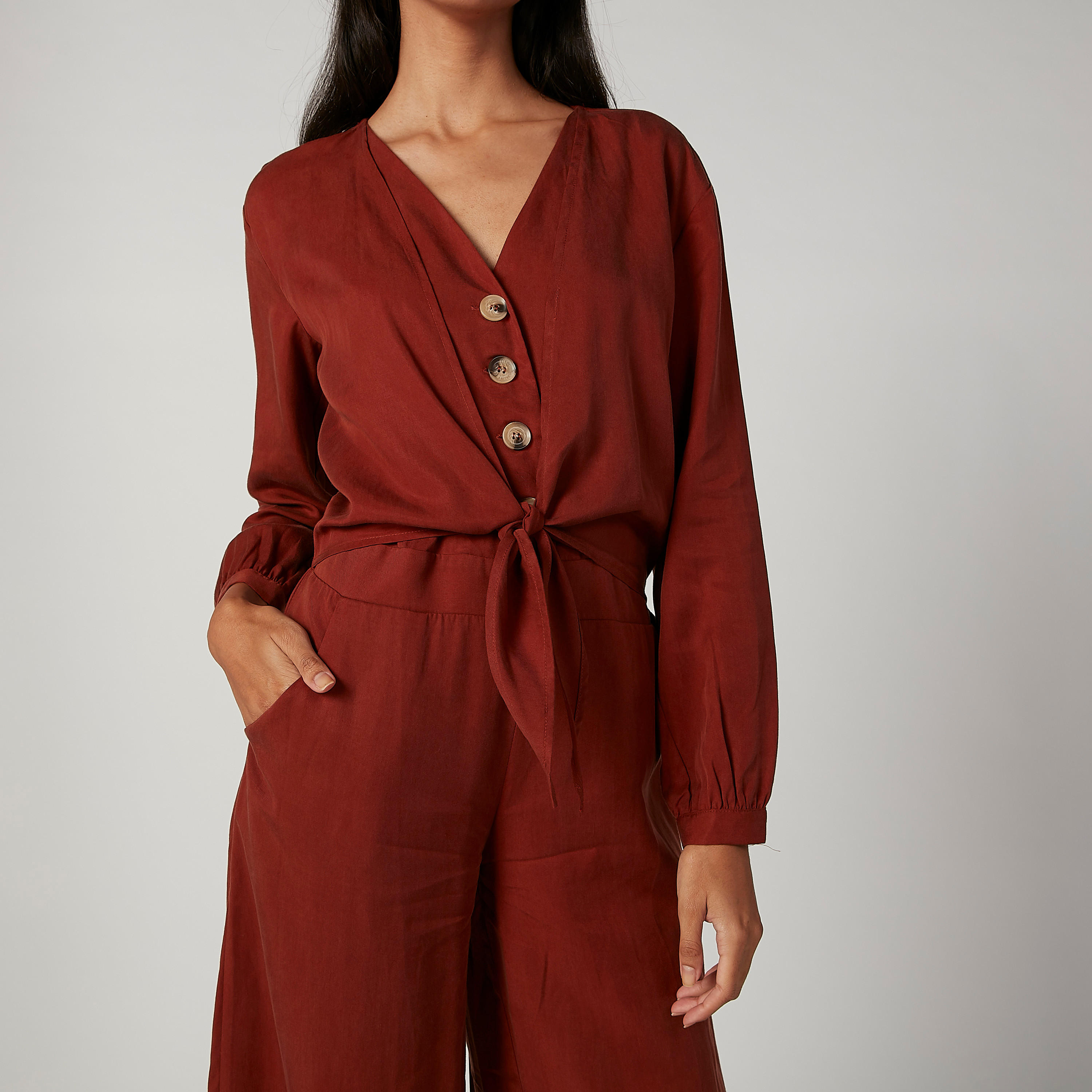 جمبسوت سادة بأكمام طويلة وعقدة من آيكونيك-women-clothing-jumpsuits-image-2