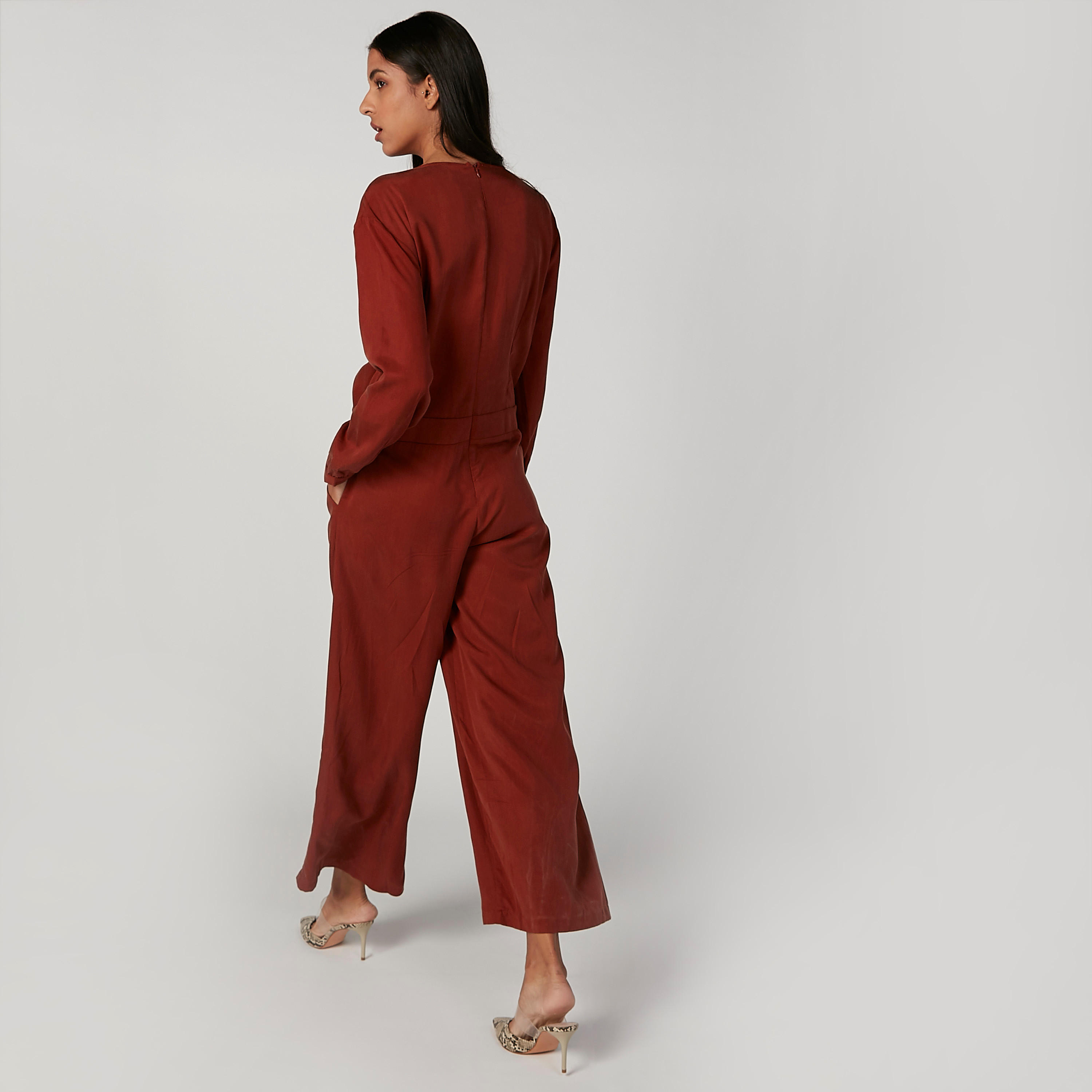 جمبسوت سادة بأكمام طويلة وعقدة من آيكونيك-women-clothing-jumpsuits-image-4